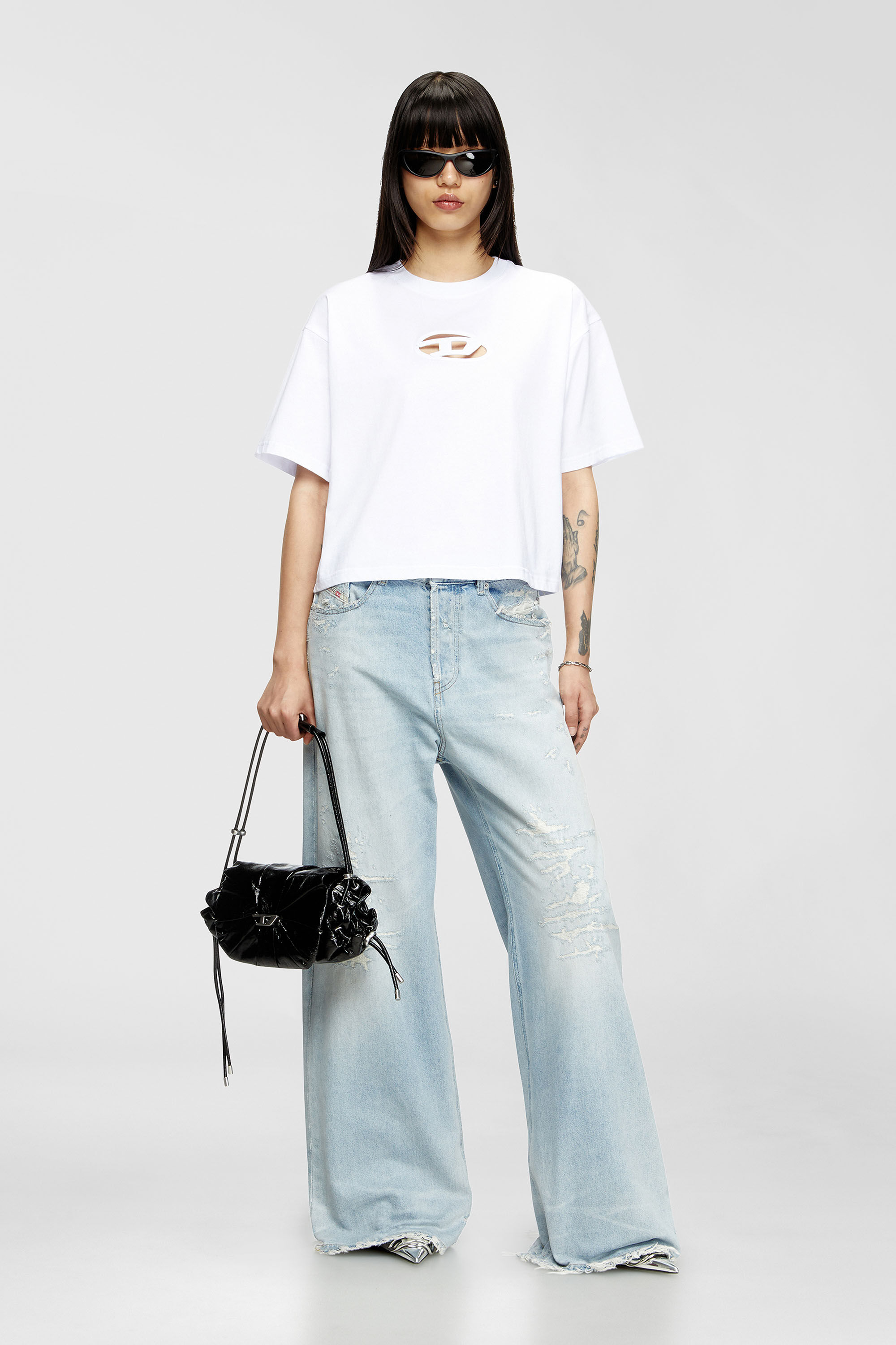 Diesel - T-BUXT-CROP-OD, T-shirt boxy avec cut-out Oval D Femme in Blanc - 1