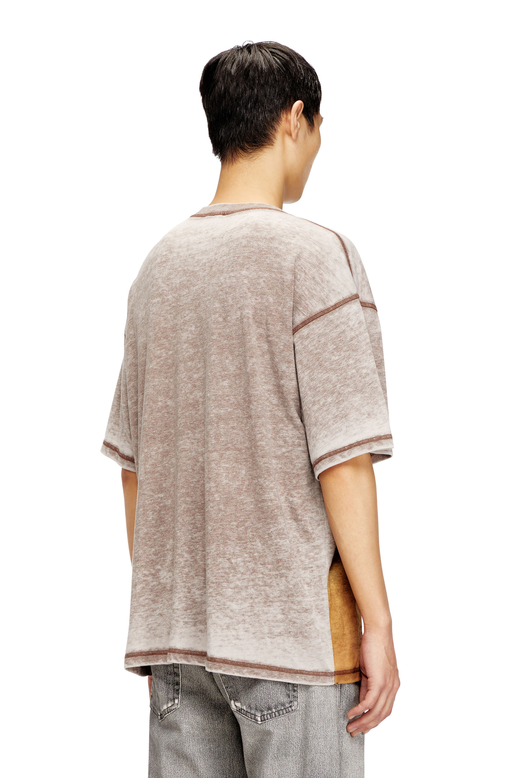 Diesel - T-BOXT-V12, T-shirt décontractée avec imprimé et clous Homme in Marron - 4