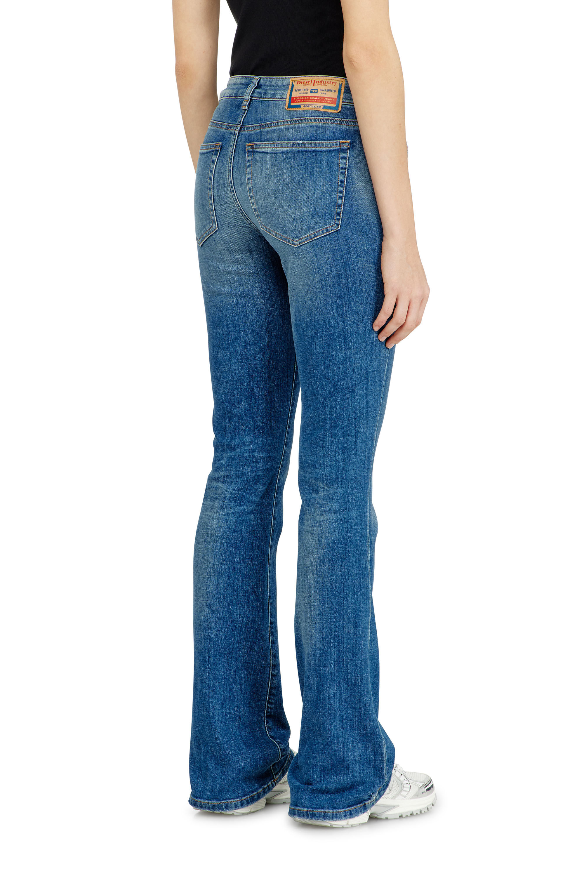 Diesel - Bootcut Jeans 1969 D-Ebbey 09J33 Femme, Bleu moyen - Image 5