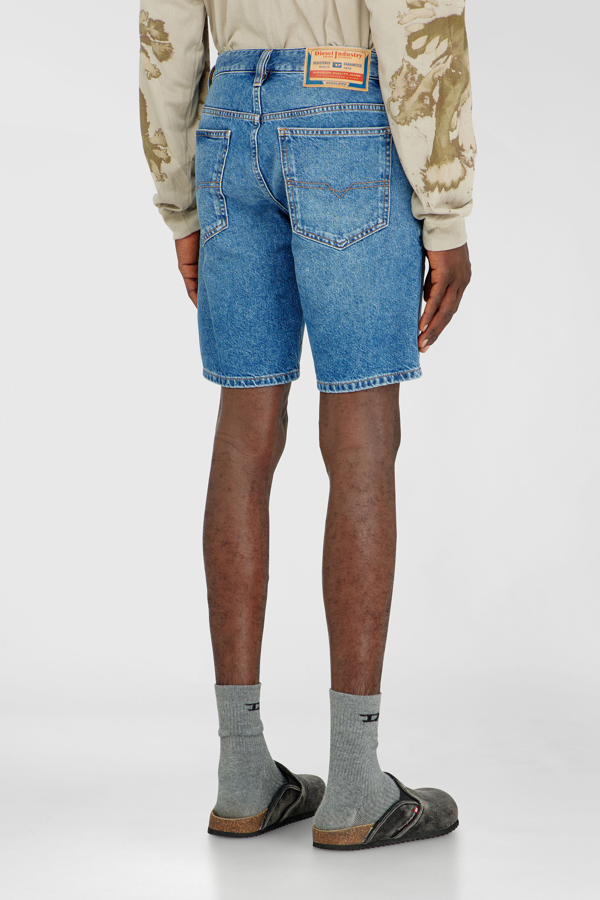 Diesel - D-FIN, Short slim en denim &agrave; lavage propre Homme in Bleu - 4
