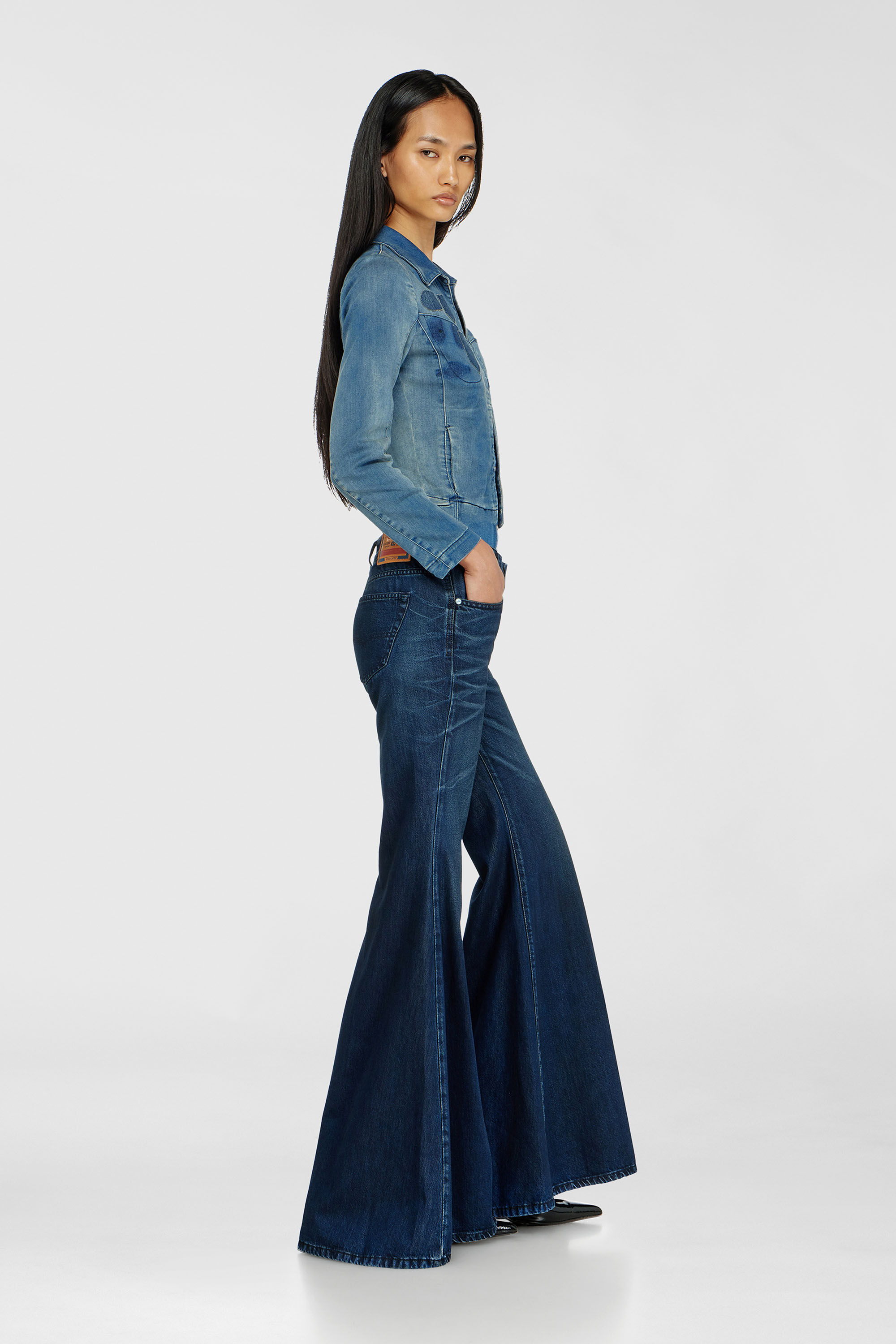 Diesel - Flare Jeans 1970 D-Bleess 09N21 Femme, Bleu Fonc&eacute; - Image 2