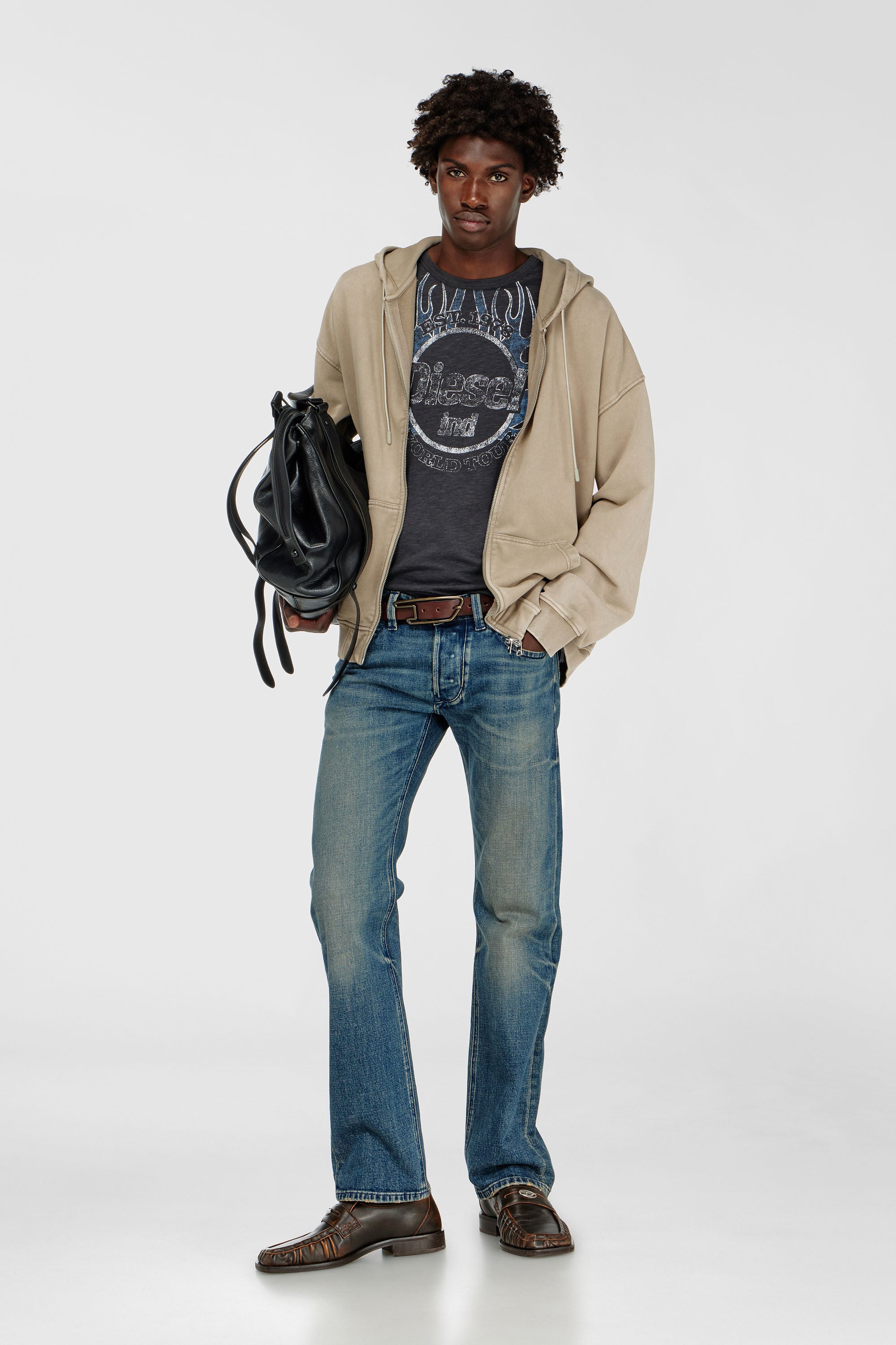 Diesel - T-NOTS, T-shirt en jersey flamm&eacute; avec imprim&eacute; craquel&eacute; Homme in Gris - 1