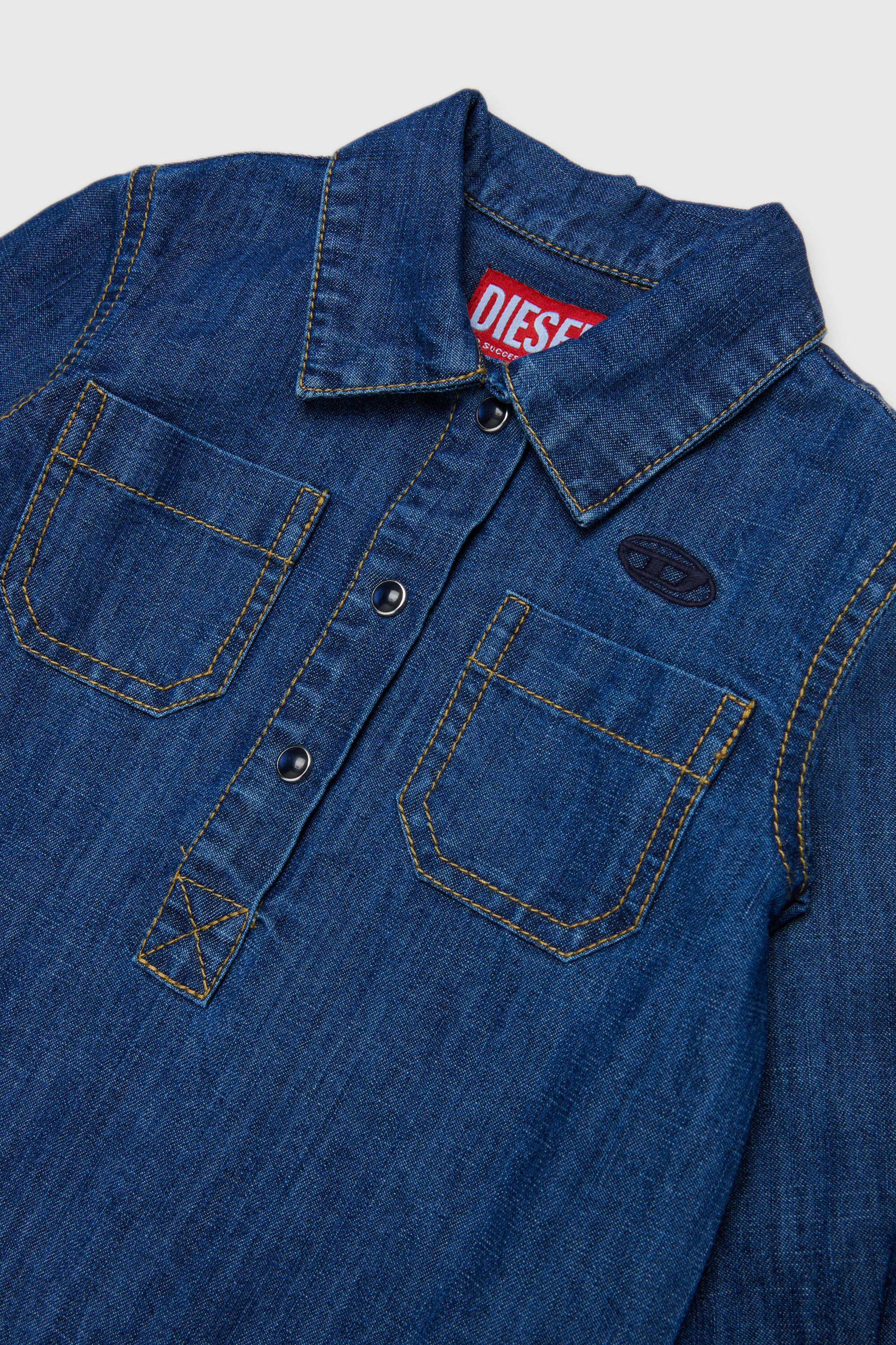 Diesel - DELBIB, Robe-chemise en denim avec broderie logo Oval D Femme in Bleu - 3