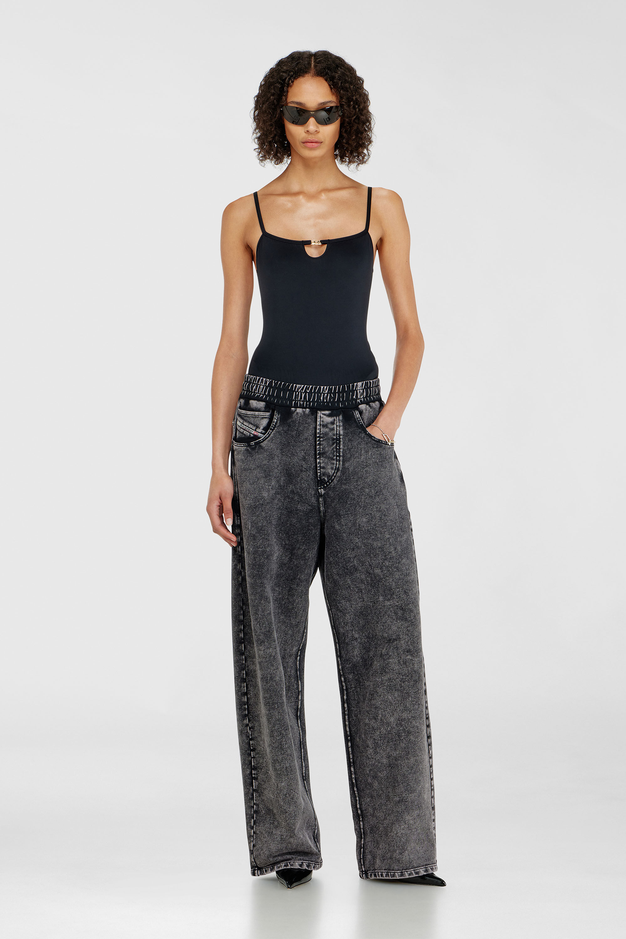 Diesel - KIARA-UTLT, Body en nylon avec d&eacute;coupes et Oval D en m&eacute;tal Femme in Noir - 6
