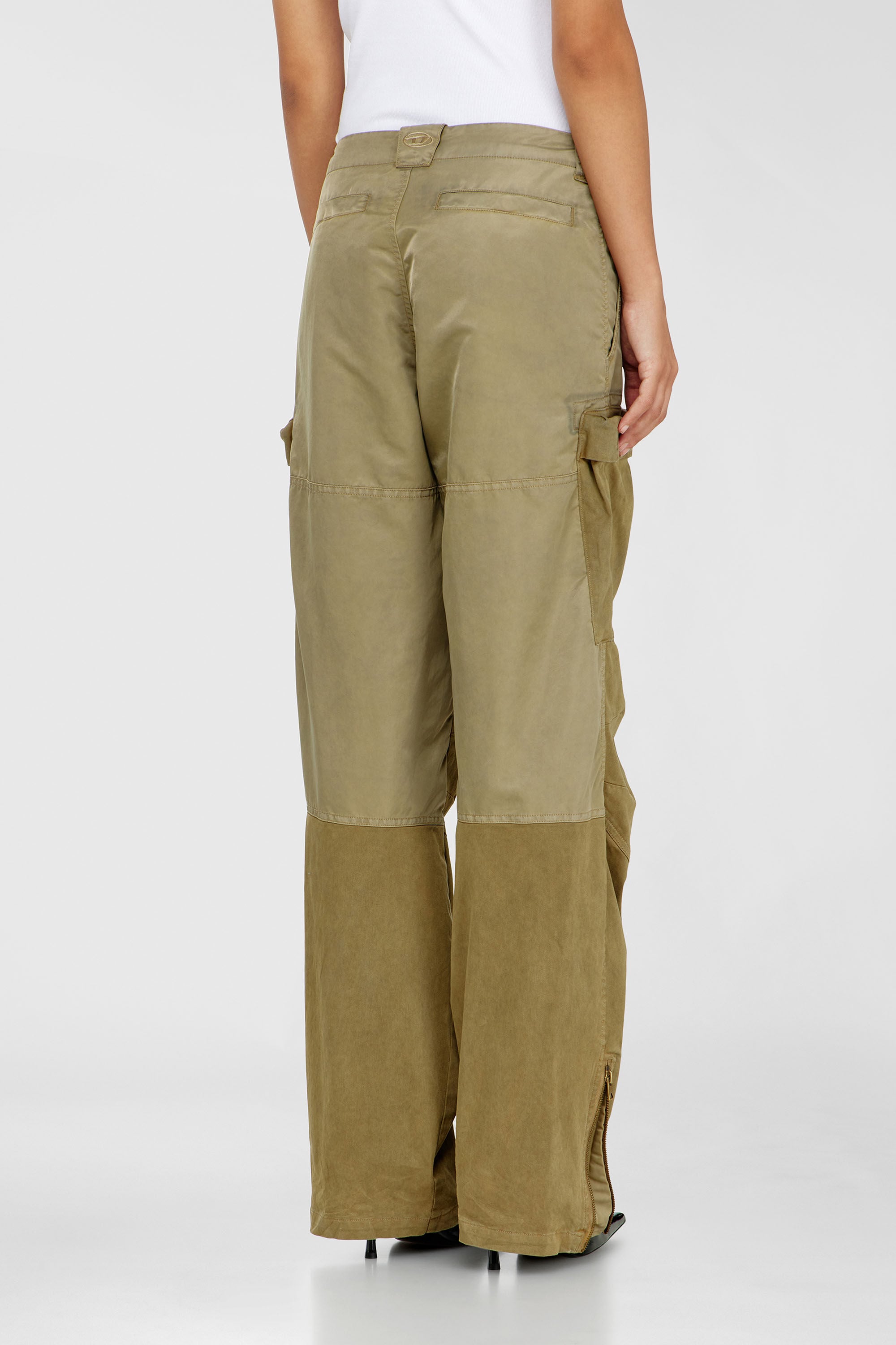 Diesel - P-ARKER, Pantalon cargo en coton et nylon Femme in Vert - 4