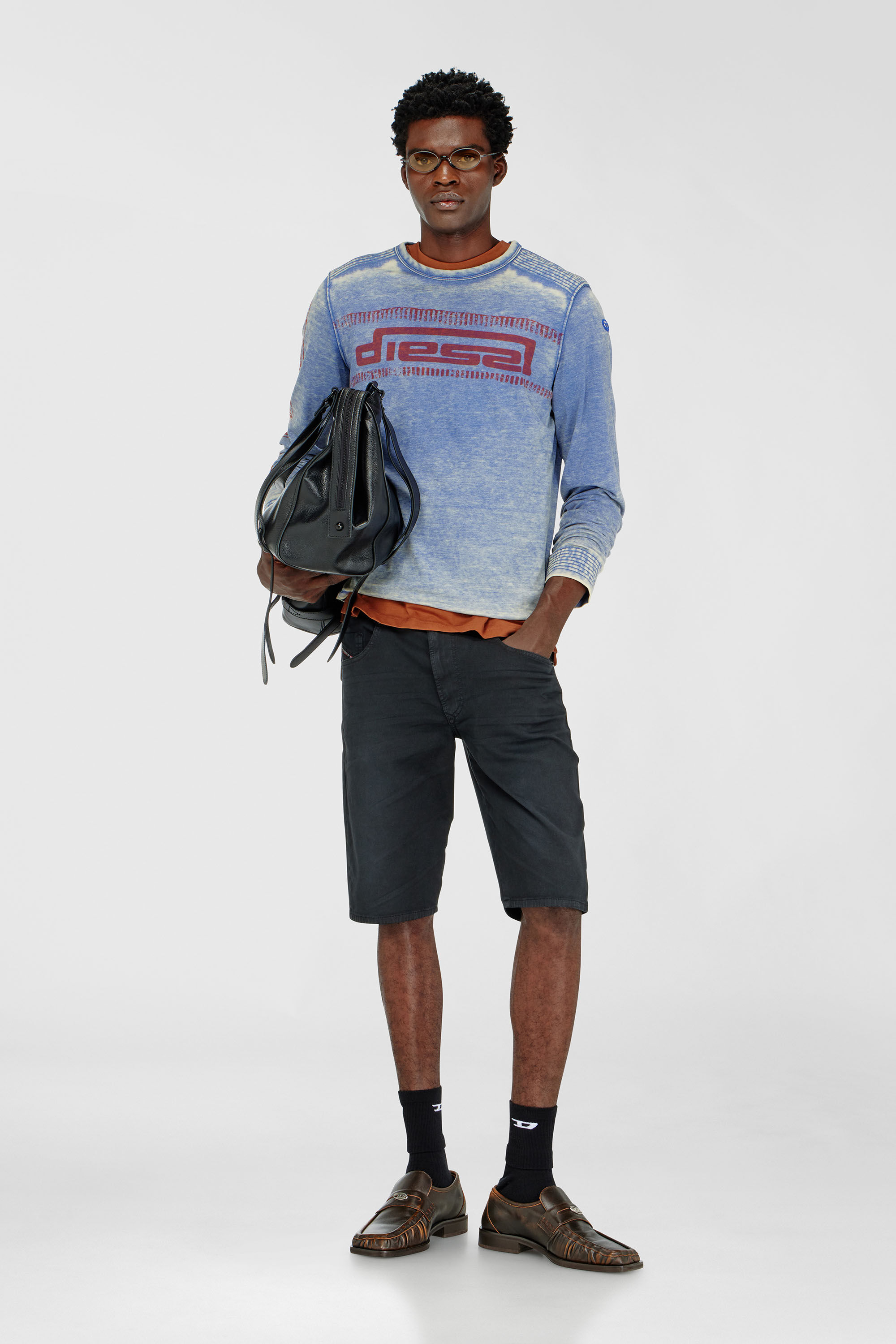 Diesel - 2033 D-KROOLEY-SHORT JOGG, Short chino en JoggJeans Homme in Noir - 1