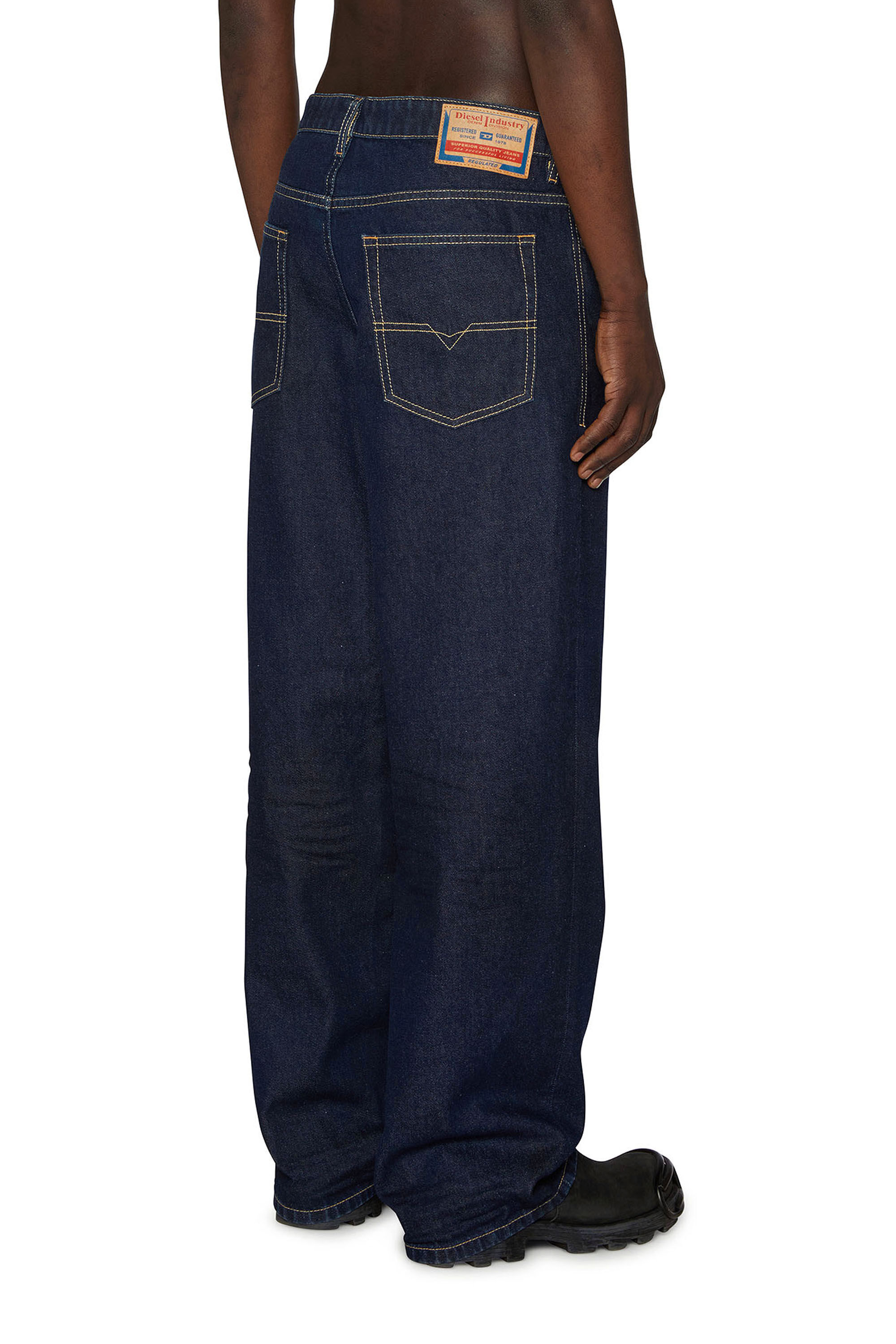 Diesel - Relaxed Jeans 2001 D-Macro 0GRDV Homme, Bleu Foncé - Image 4