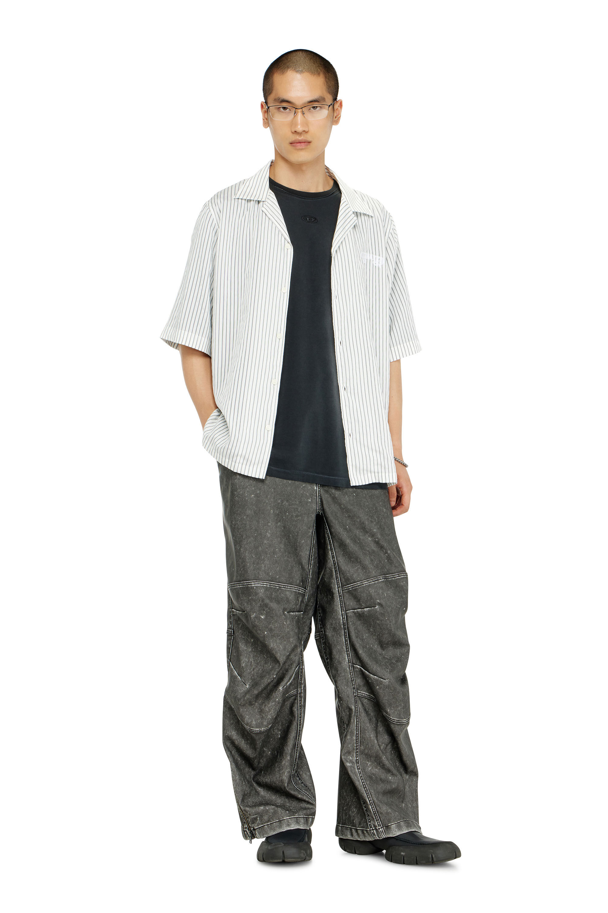 Diesel - T-POCK, T-shirt effet d&eacute;lav&eacute; avec poche d&eacute;chir&eacute;e Homme in Noir - 1