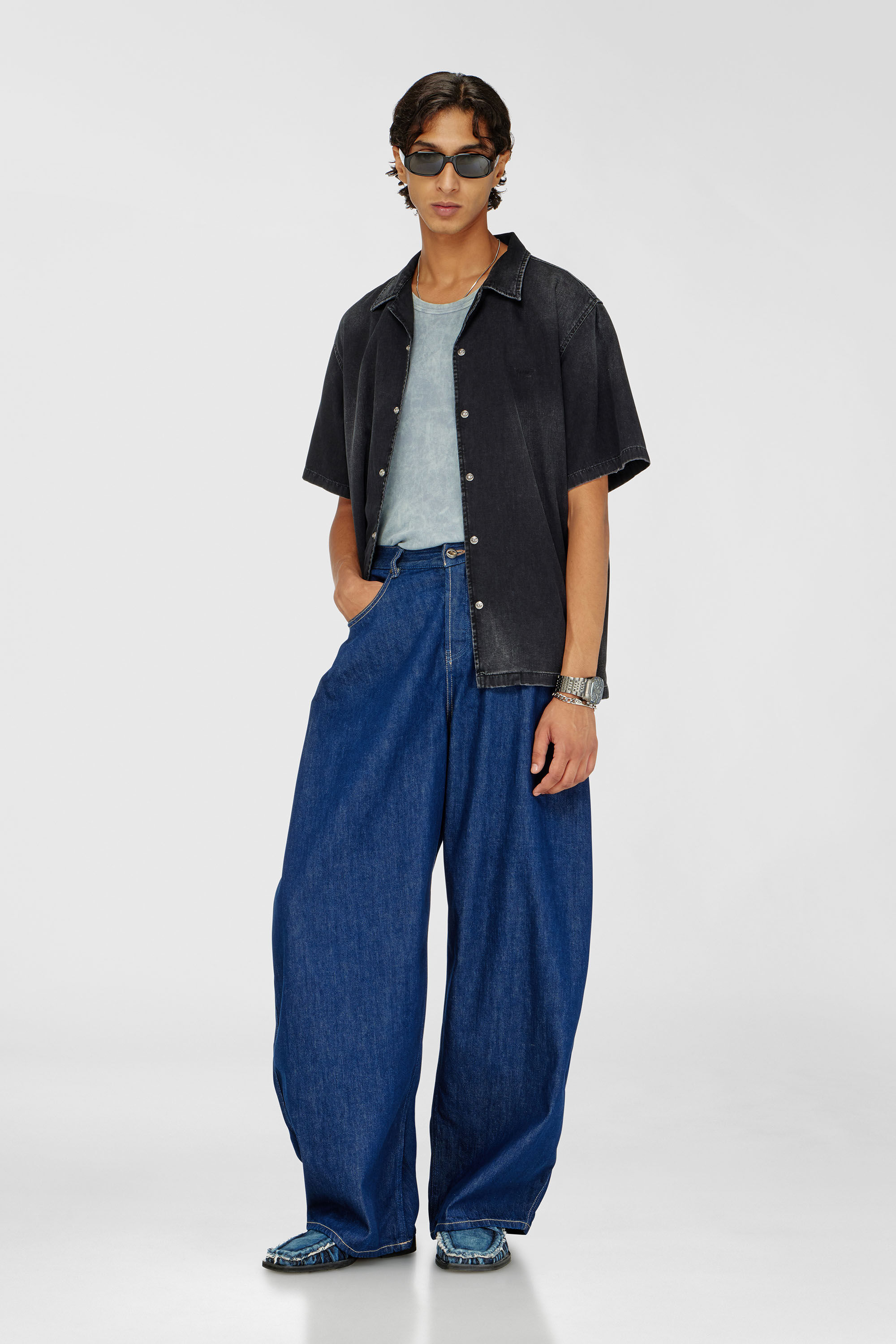 Diesel - D-NABIL-D, Chemise &agrave; manches courtes en denim Homme in Noir - 1