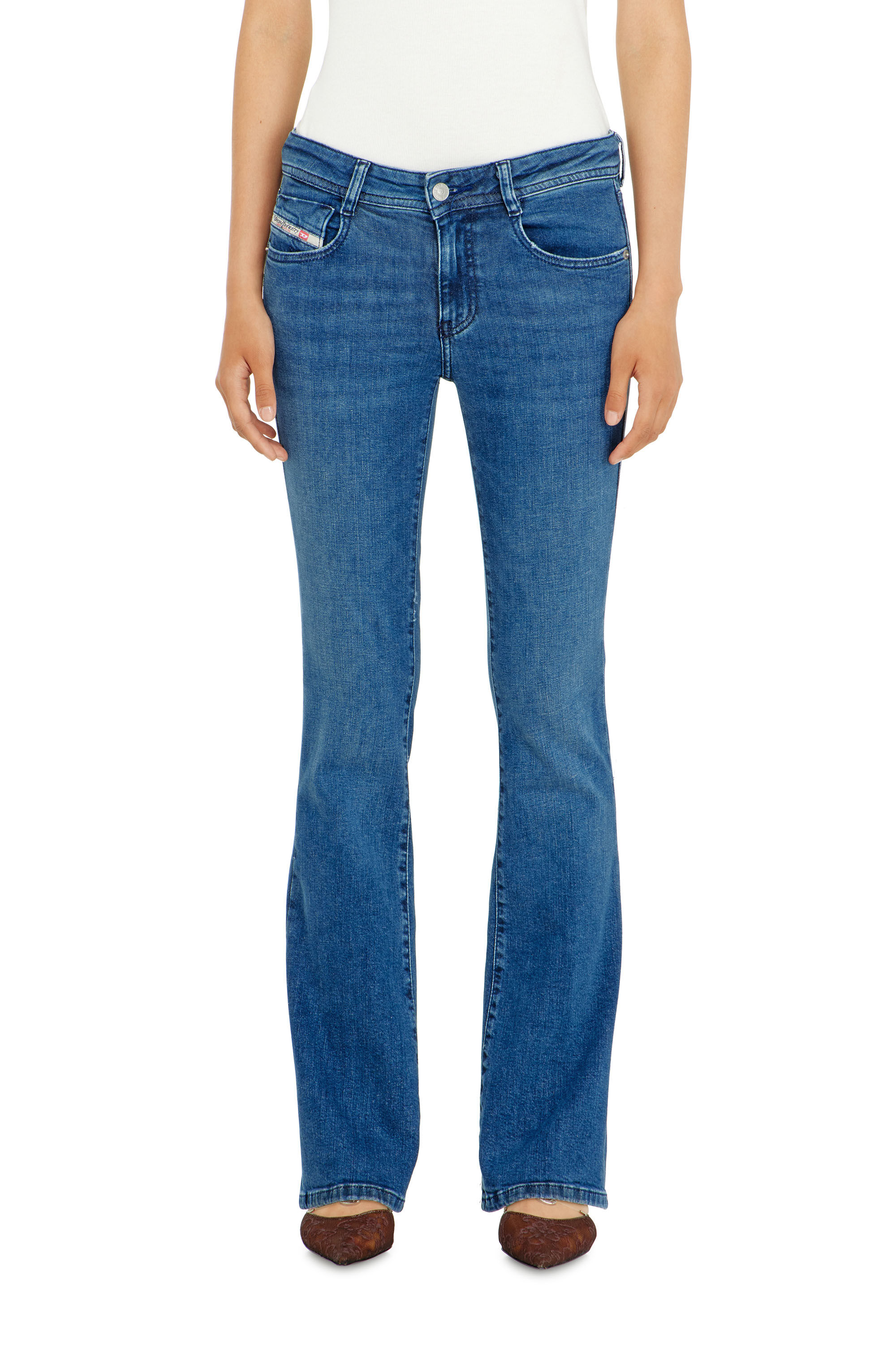 Diesel - Bootcut Jeans 1969 D-Ebbey 0ADBB Femme, Bleu moyen - Image 4