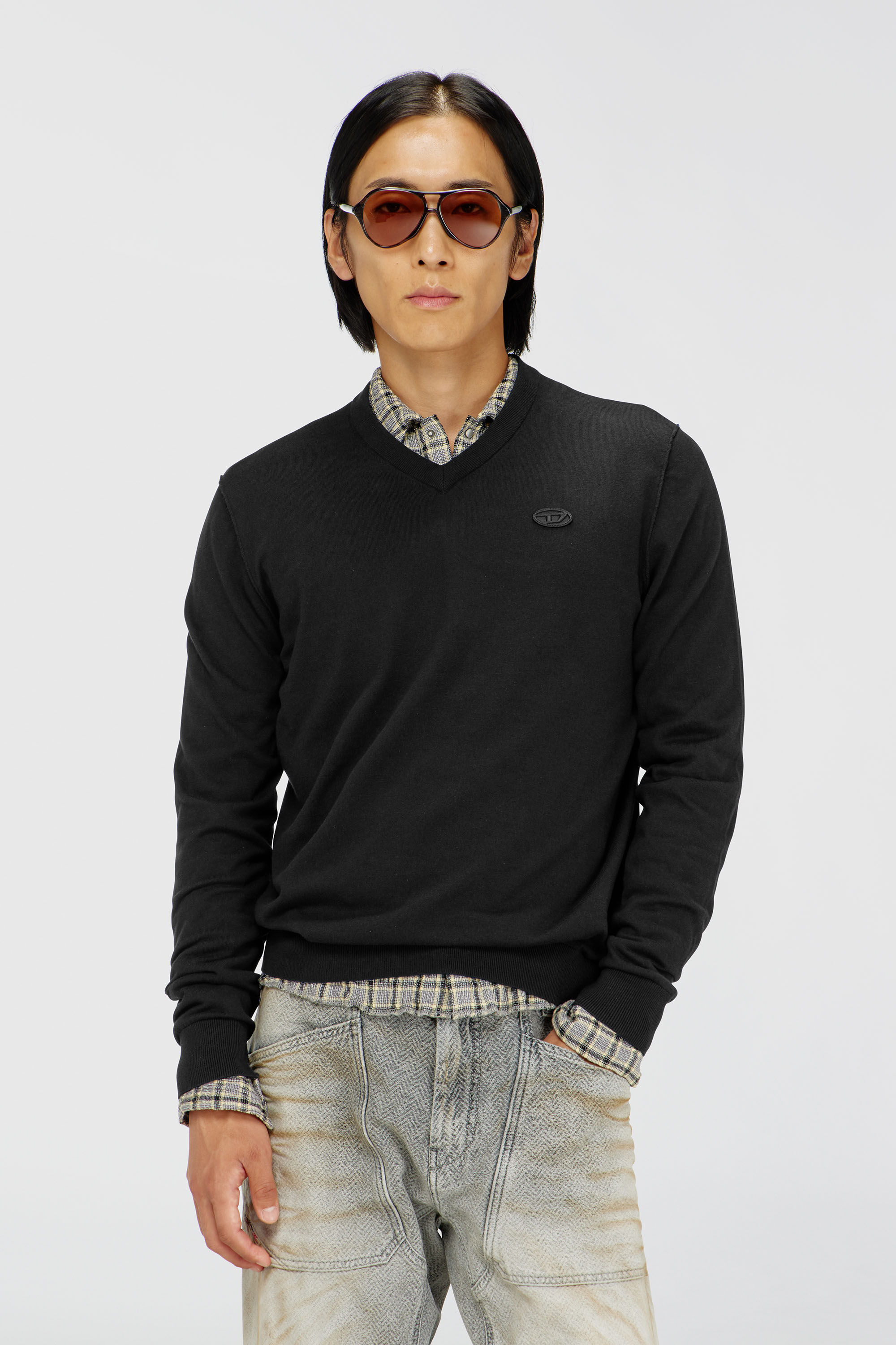 Diesel - K-FREEX-VNECK-TAG-T92, Pull en coton &agrave; col V avec logo Oval D ton sur ton Homme in Noir - 3
