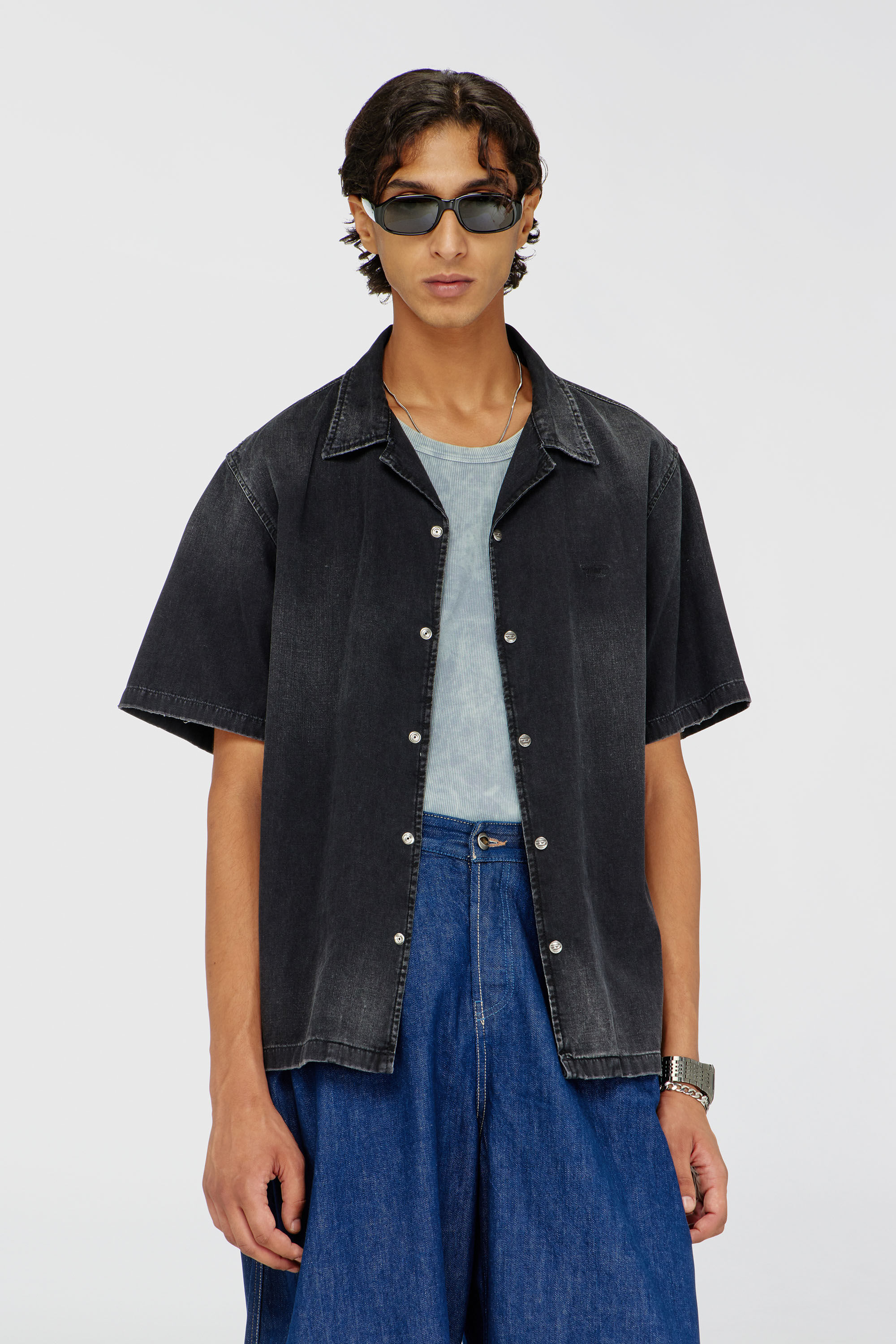 Diesel - D-NABIL-D, Chemise &agrave; manches courtes en denim Homme in Noir - 3