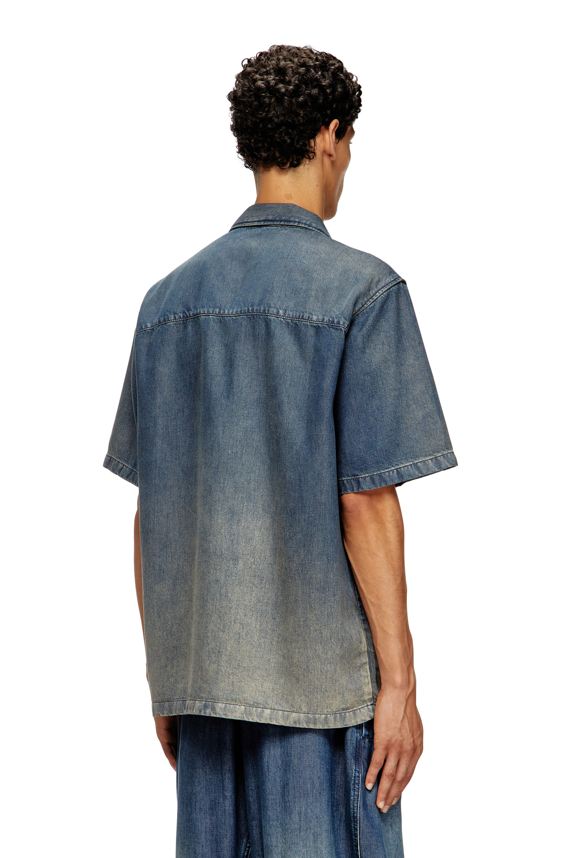 Diesel - D-NABIL-S3, Chemise de bowling en denim dégradé et fluide Homme in Bleu - 4