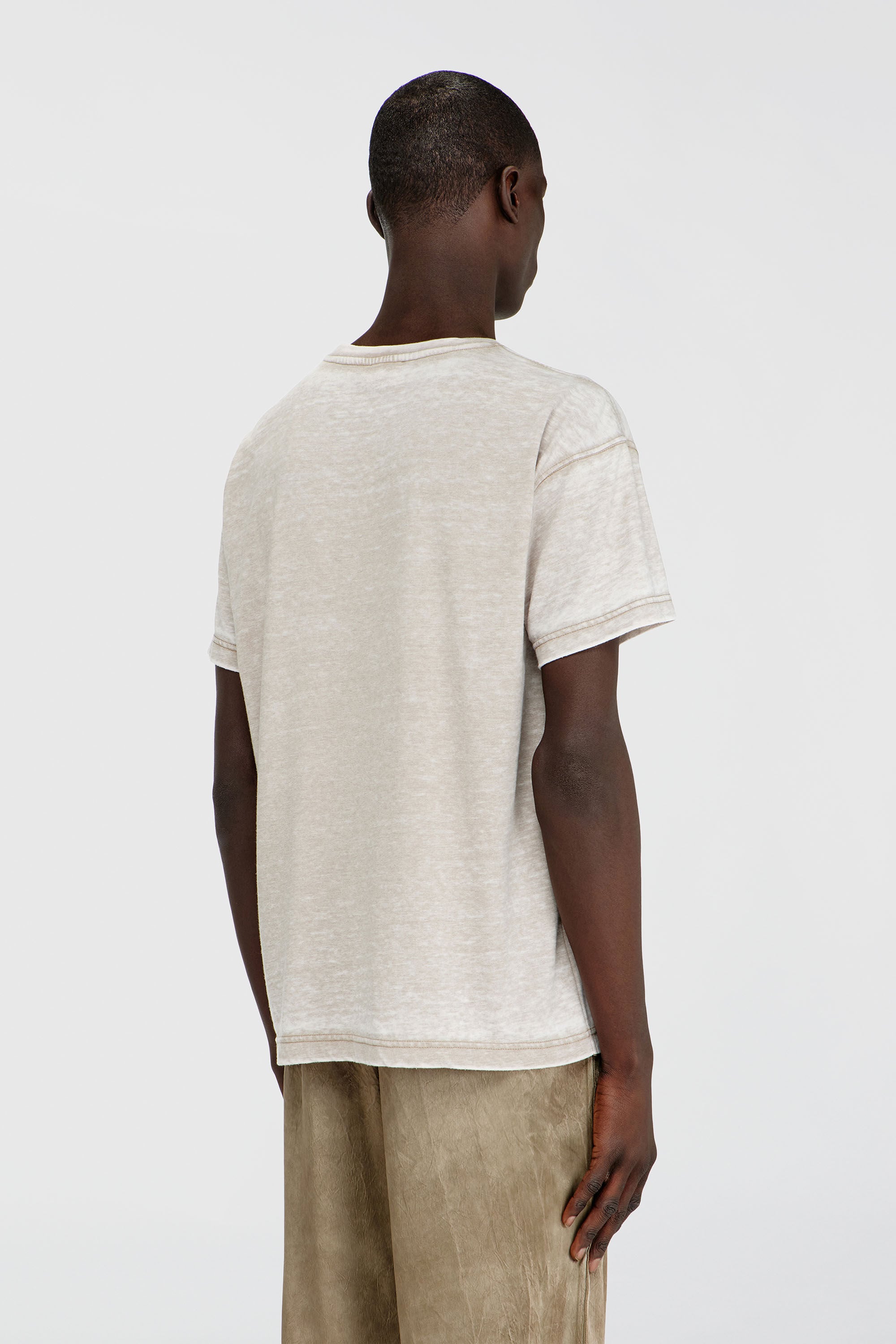 Diesel - T-NORM-AA8, T-shirt en jersey avec effet burnout et clous Homme in Beige - 4