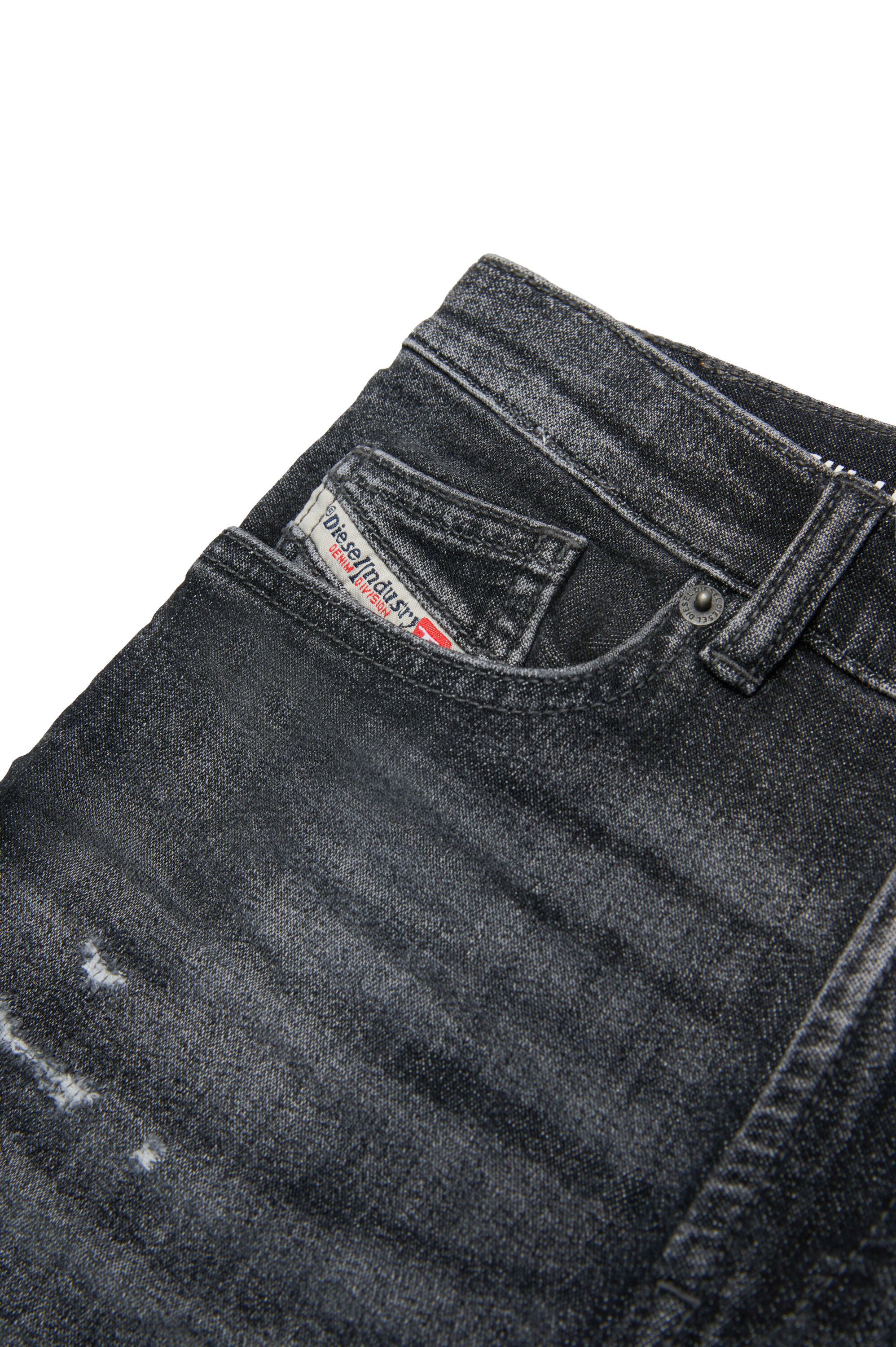 Diesel - D-MACS-SH-J JJJ, Bermuda en tissu JoggJeans avec déchirures Homme in Noir - 4