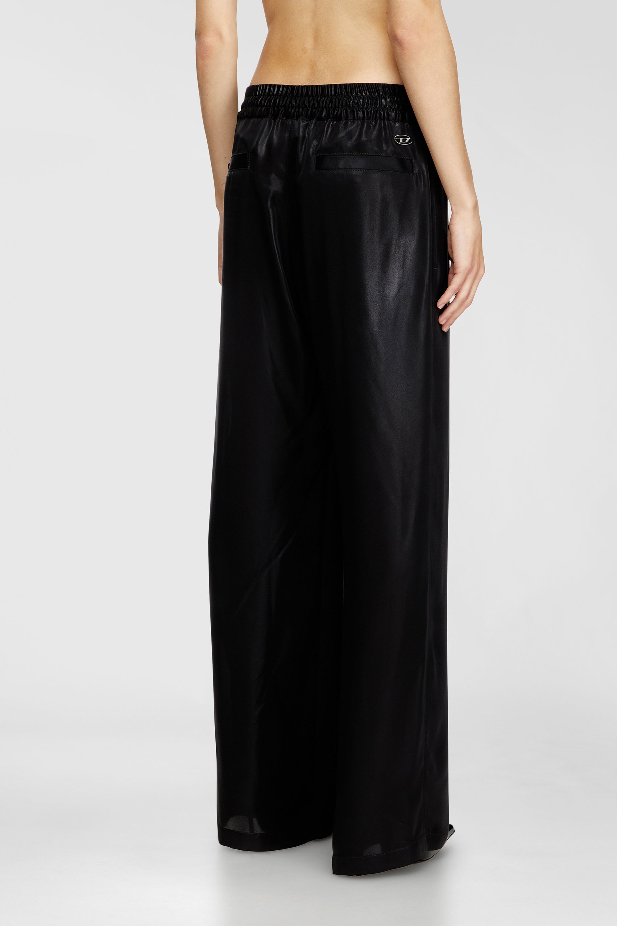 Diesel - P-DREYER-C-WN-Q1, Pantalon de surv&ecirc;tement en satin Femme in Noir - 4
