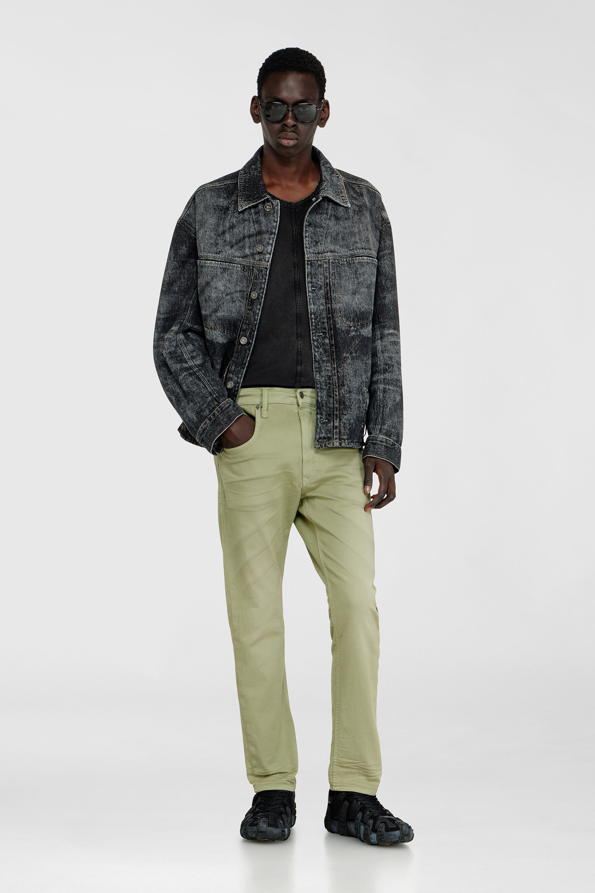 Diesel - Regular 2032 D-Krooley-BW Joggjeans&reg; 0670M Homme, Vert Olive - Image 1