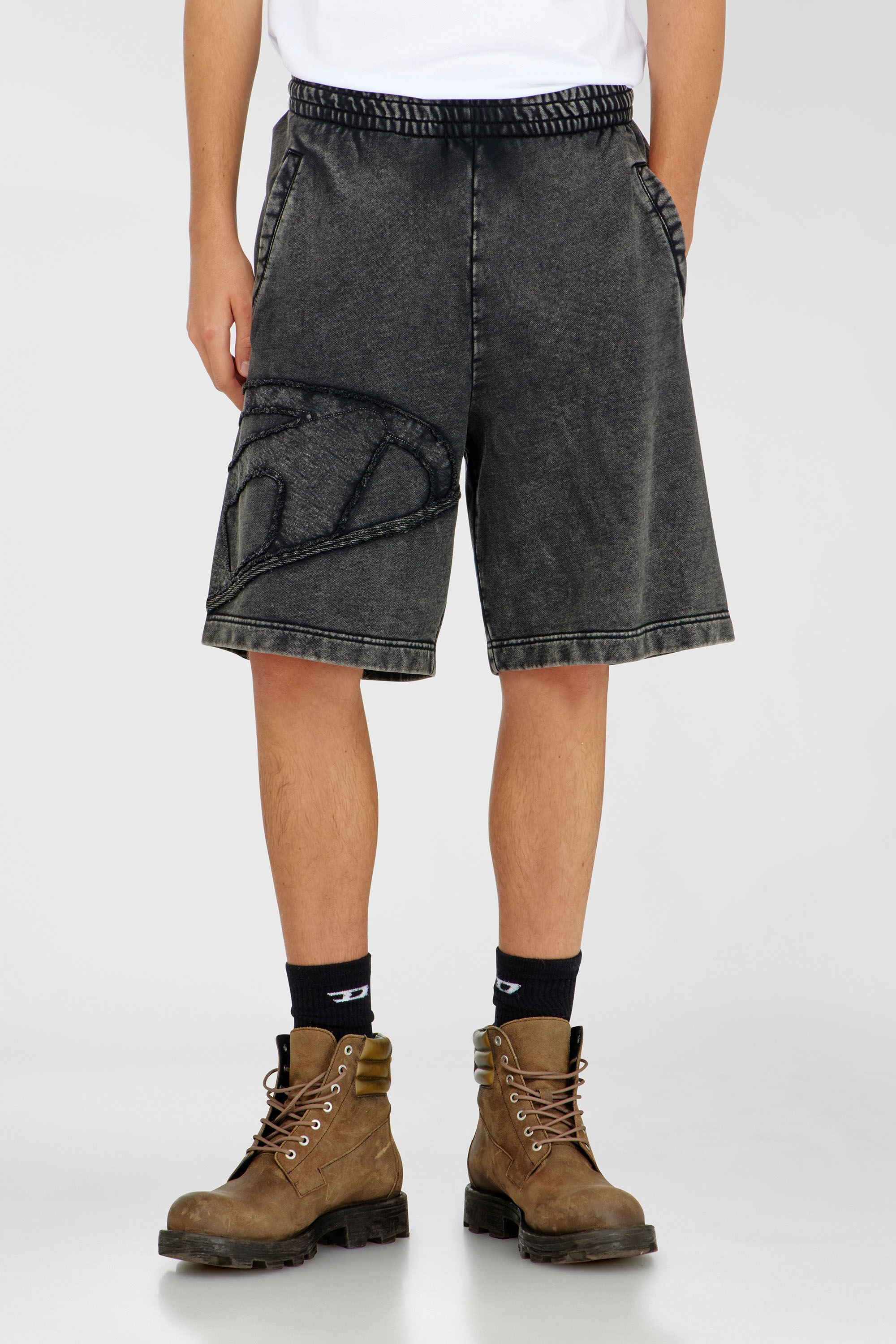 Diesel - P-CROW-MEGCUT, Short en molleton avec logo Oval D sectionn&eacute; Homme in Noir - 3