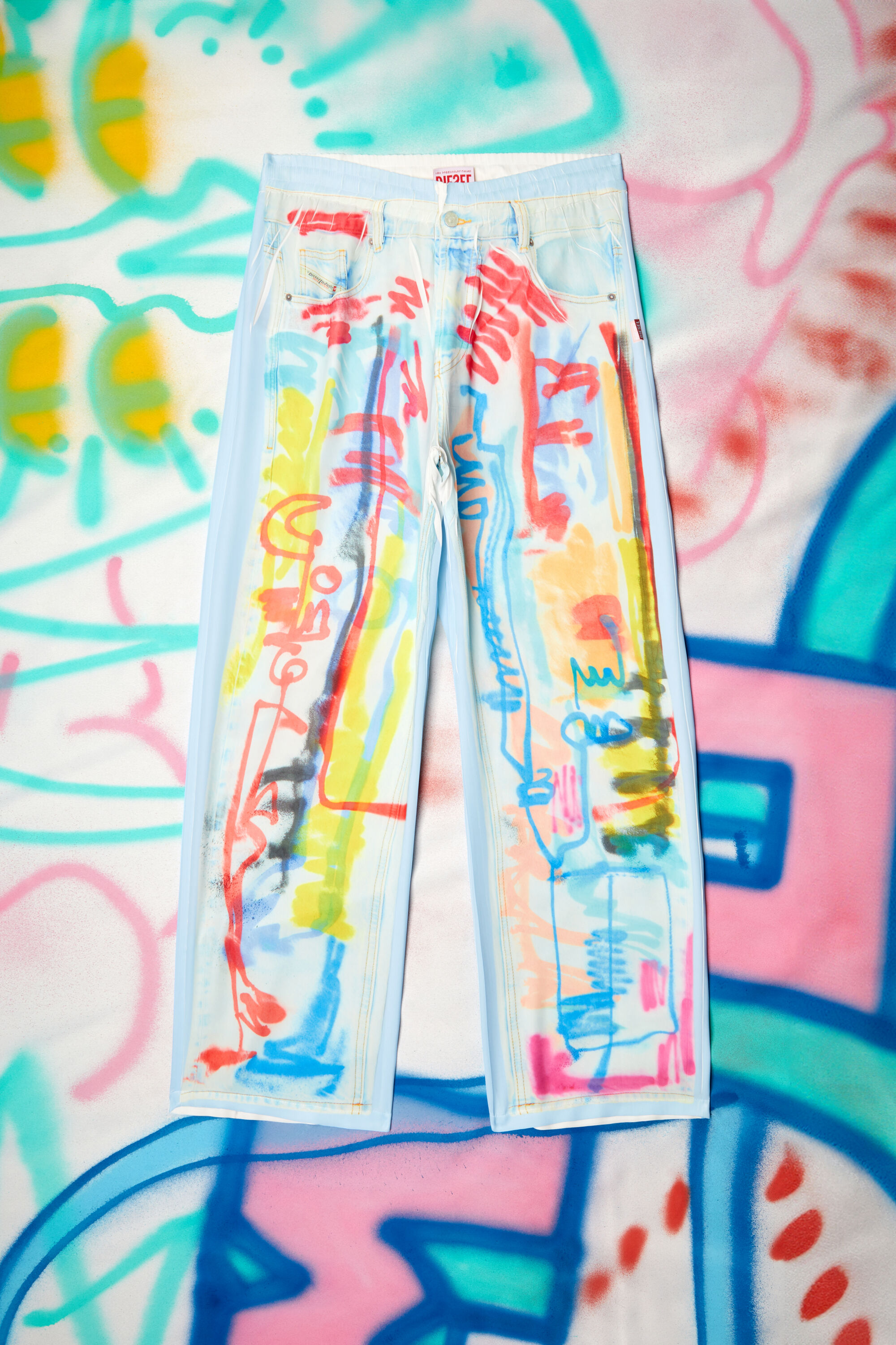 Diesel - P-AFTER-GRAFFITI-AFR, Pantalon avec fit relaxed et imprimé graffiti Mixte in Polychrome - 2