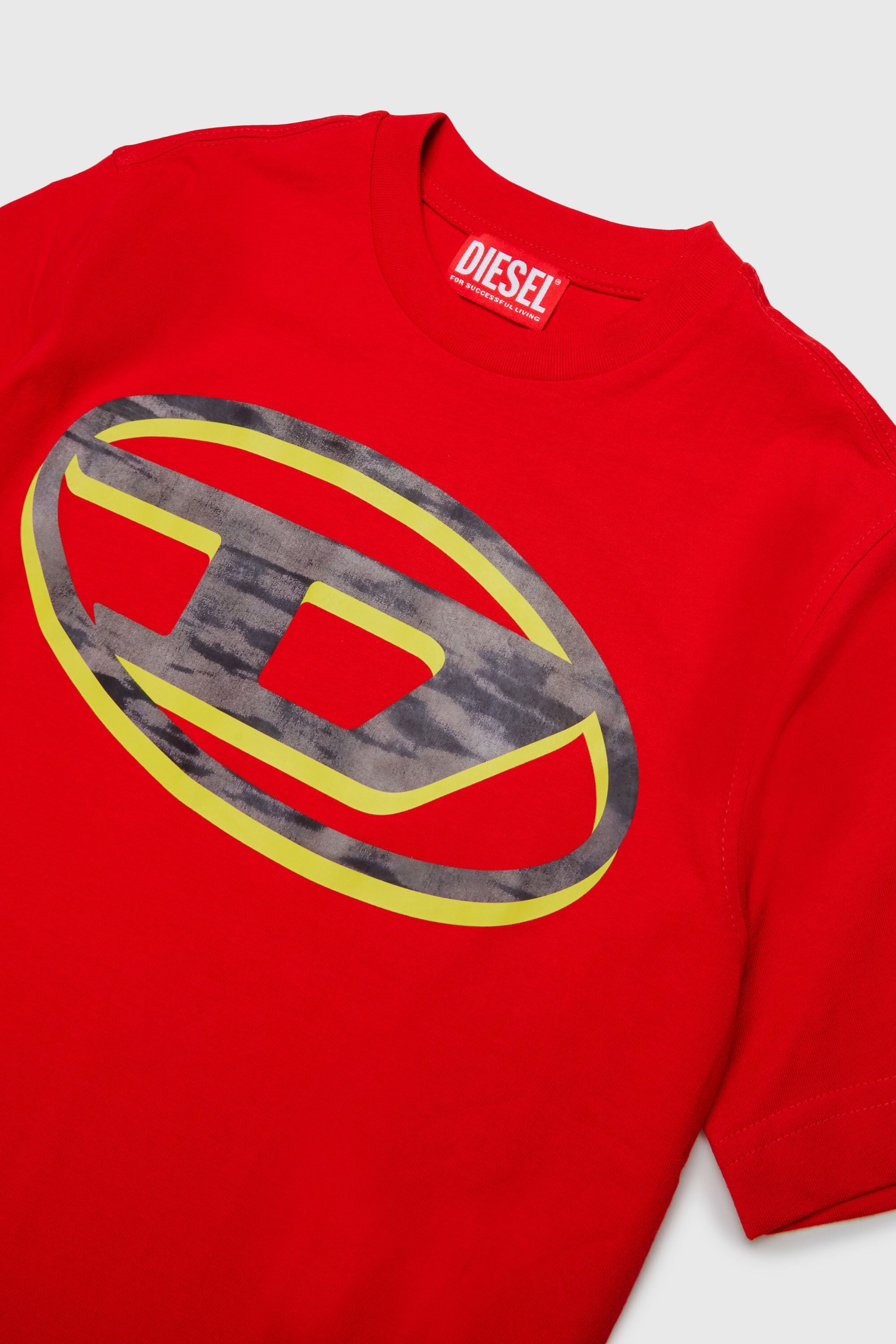 Diesel - TVEL OVER, T-shirt avec imprim&eacute; Oval D bicolore Homme in Rouge - 3
