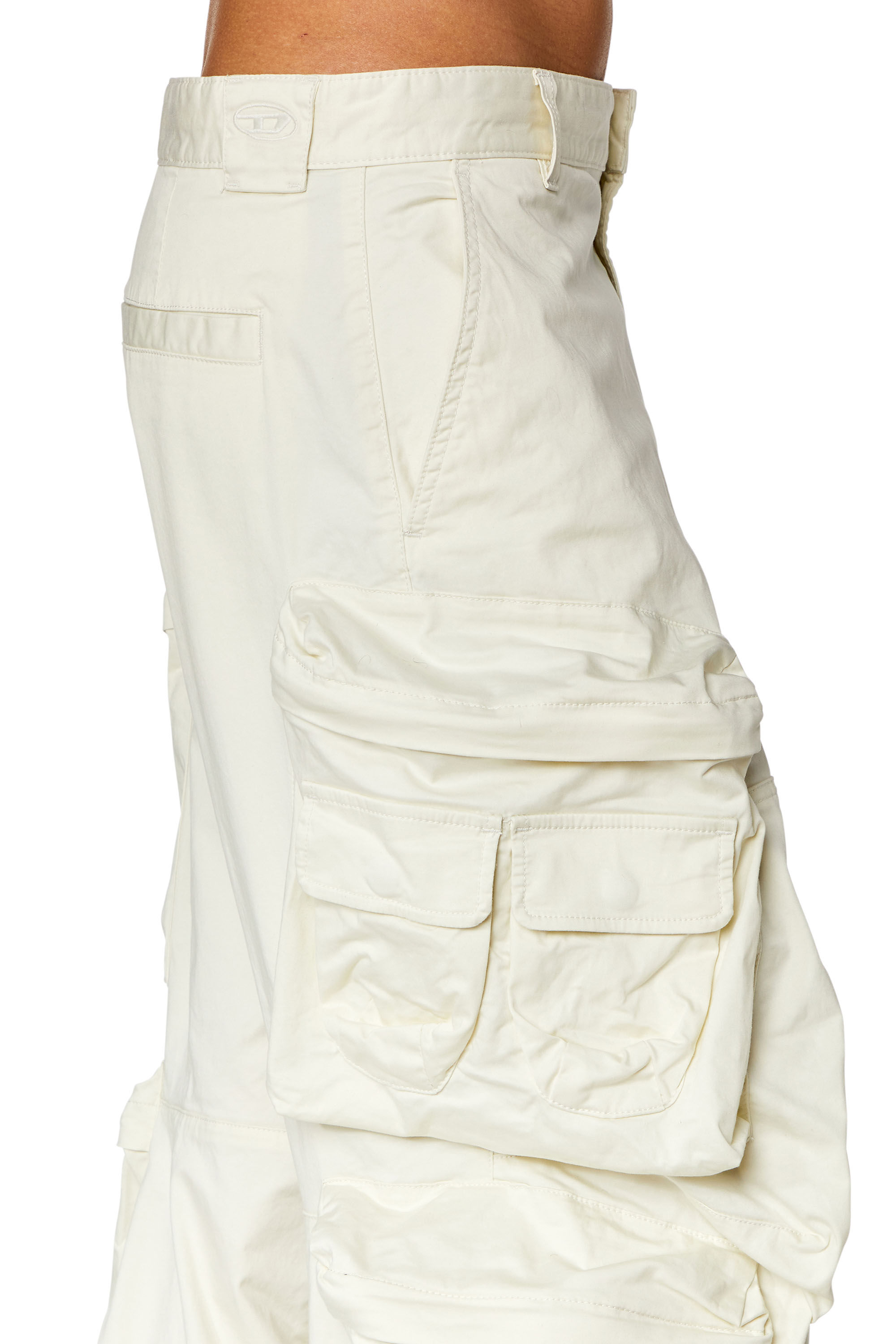 Diesel - P-HUGES-NEW, Pantalon cargo en satin de coton stretch Homme in Blanc - 5