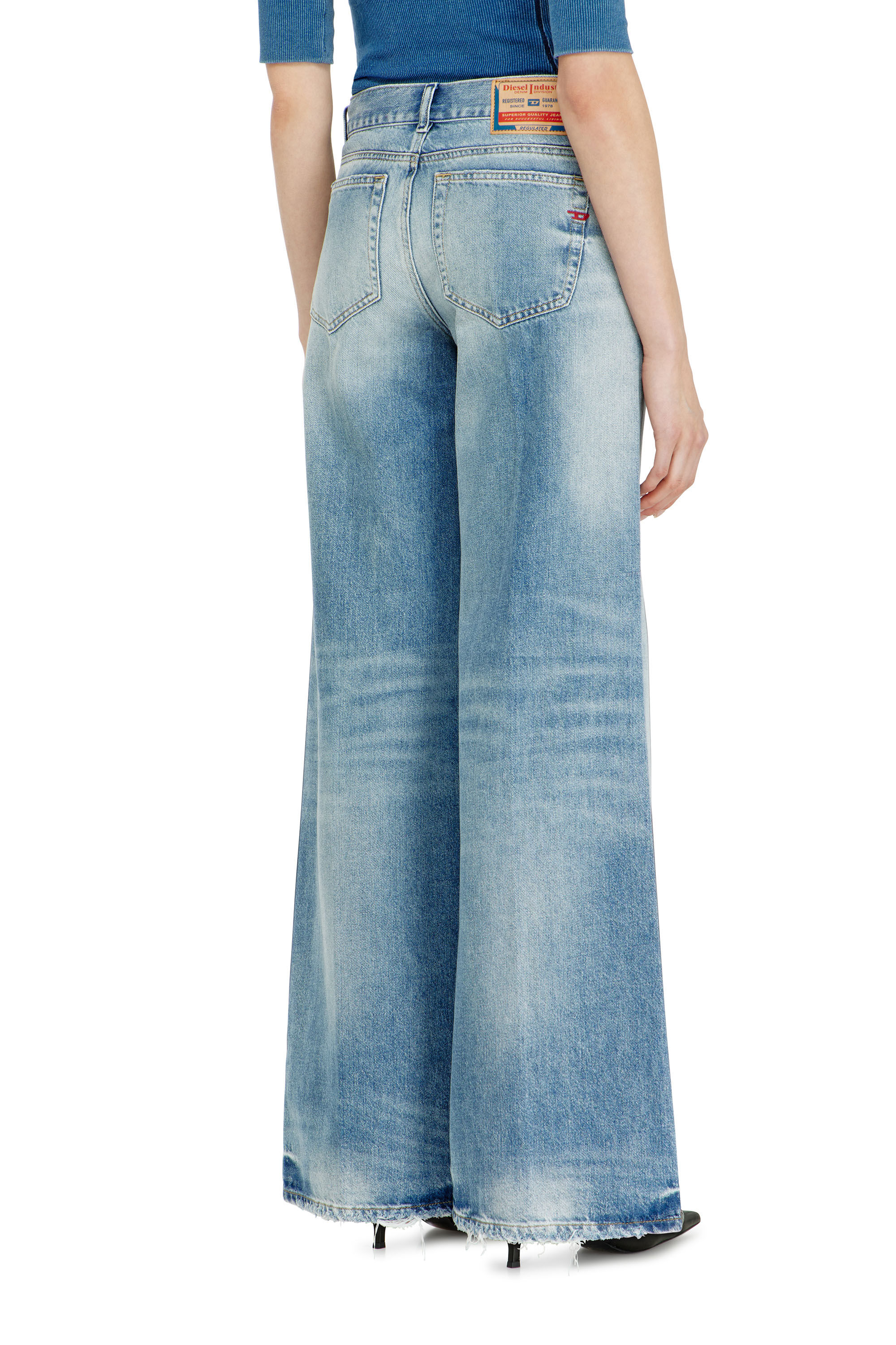 Diesel - Flare Jeans 1978 D-Akemi 09M07 Femme, Bleu Clair - Image 5
