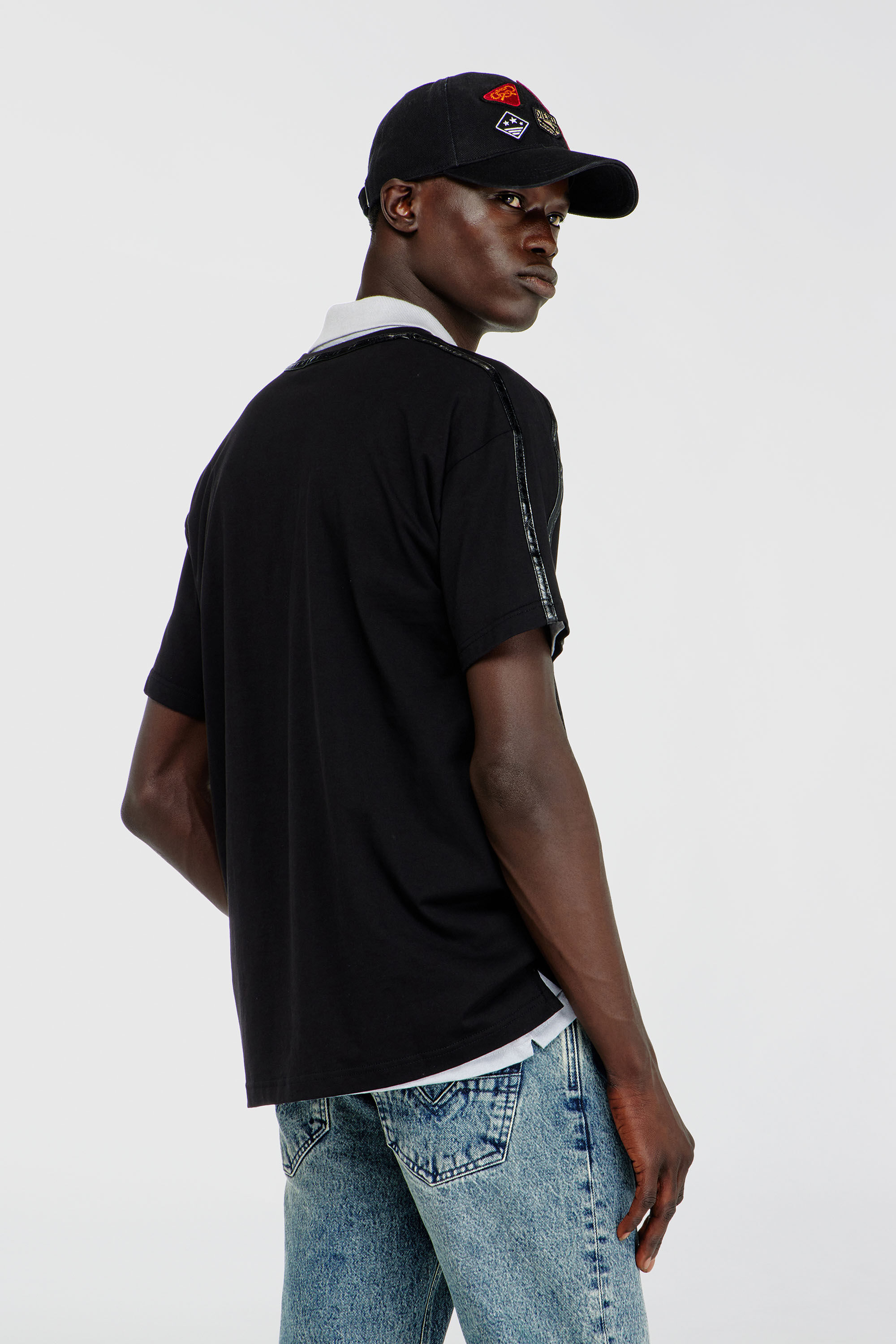 Diesel - T-NORM-FL, T-shirt avec finitions contrastantes et patch logo Homme in Noir - 4