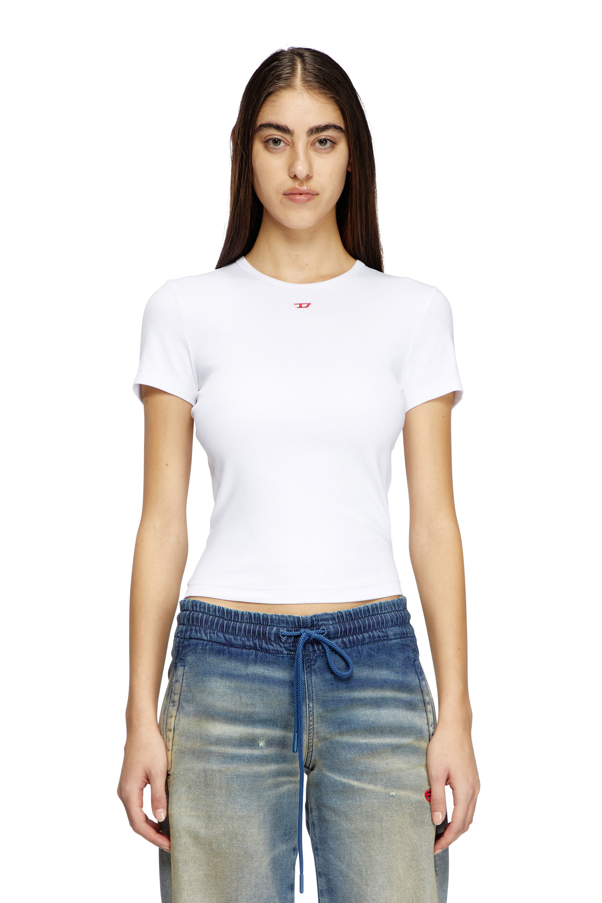 Diesel - T-ELE-LONG-D, T-shirt avec patch logo D Femme in Blanc - 3