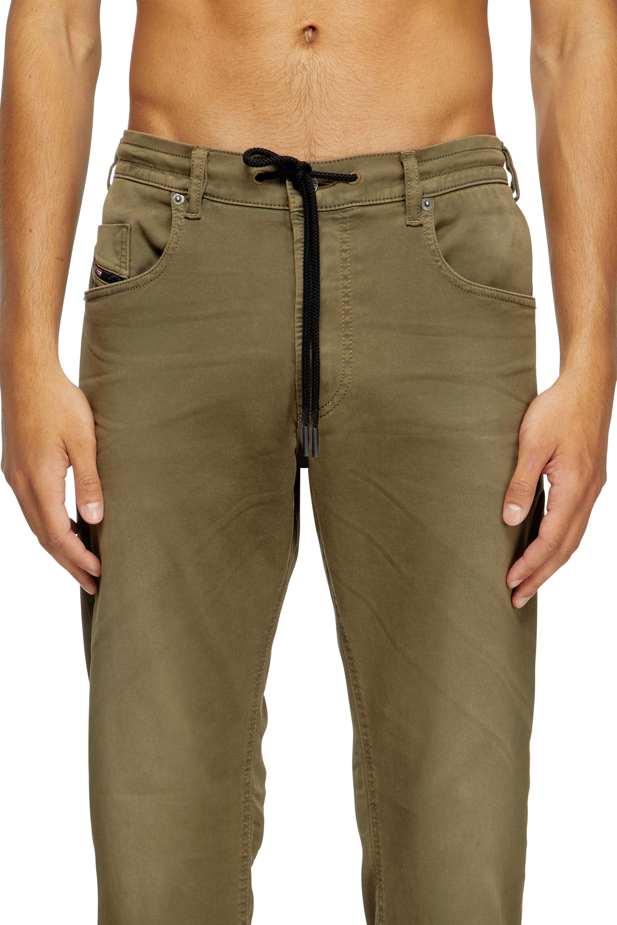 Diesel - Regular 2030 D-Krooley Joggjeans® 0670M Homme, Vert - Image 5