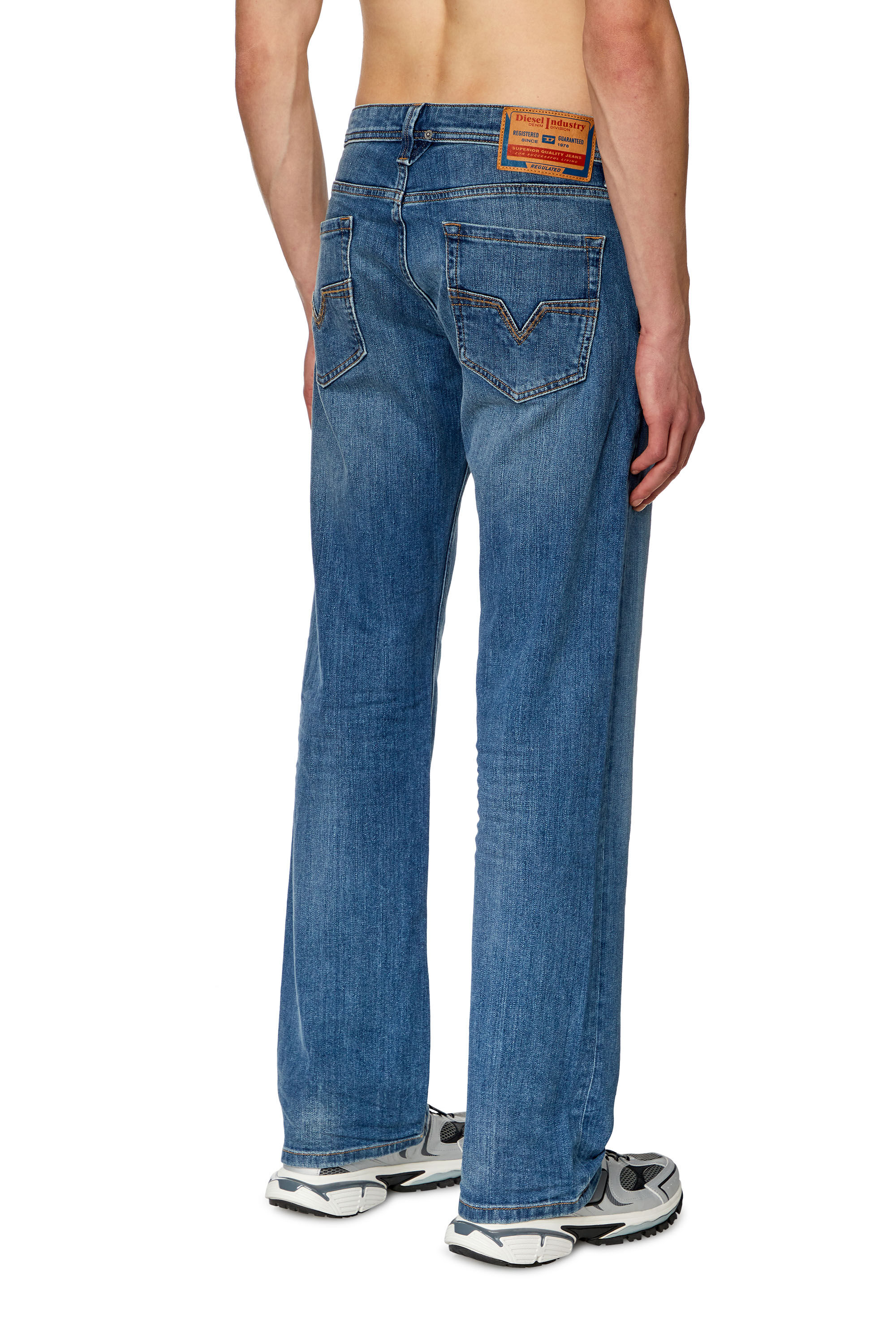 Diesel - Homme Straight Jeans 1985 Larkee 0KIAL, Bleu Clair - Image 3