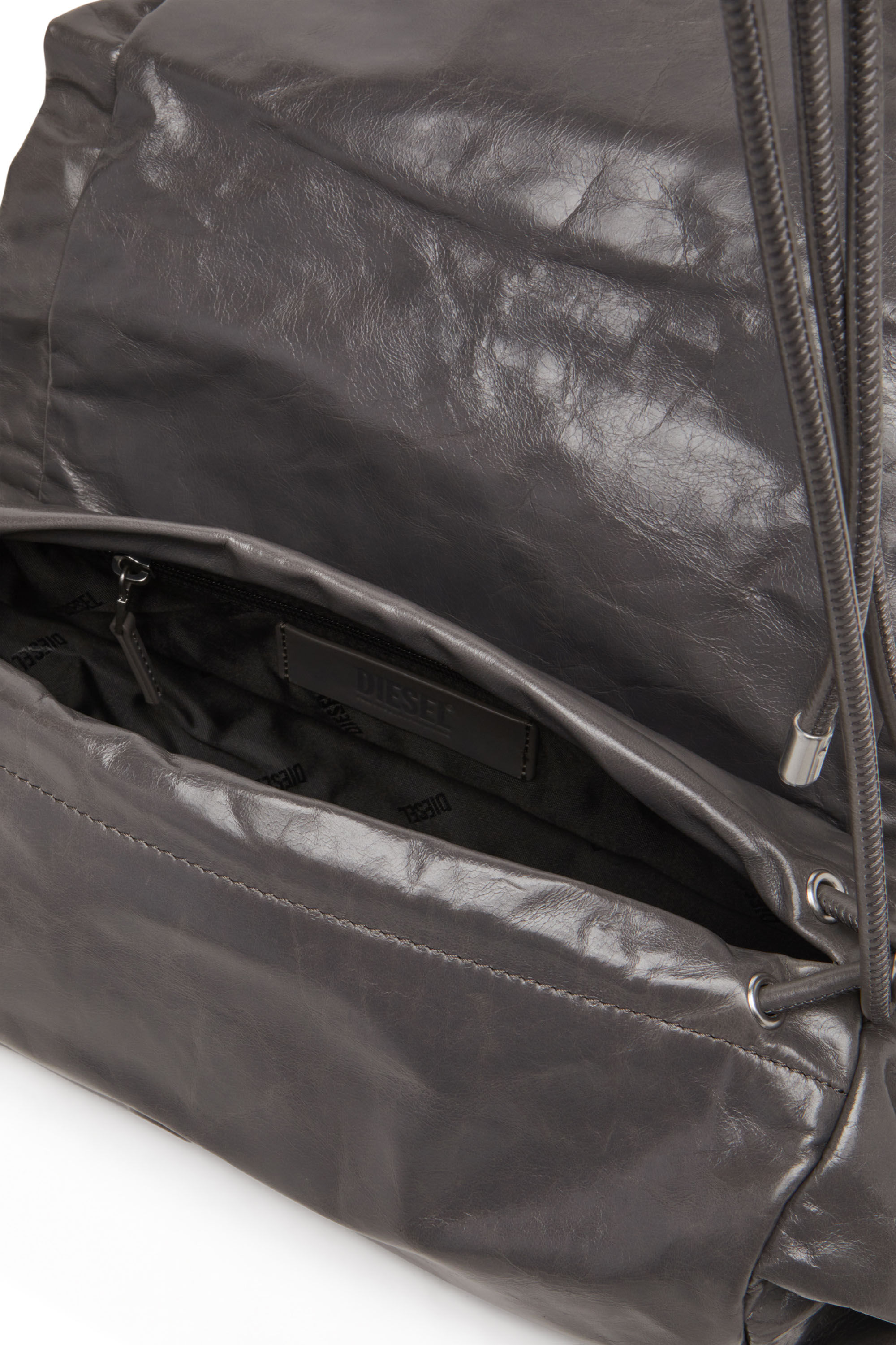 Diesel - SCRUNCH-D SHOULDER M, Scrunch-D M-Sac à bandoulière en cuir brillant Femme in Gris - 5