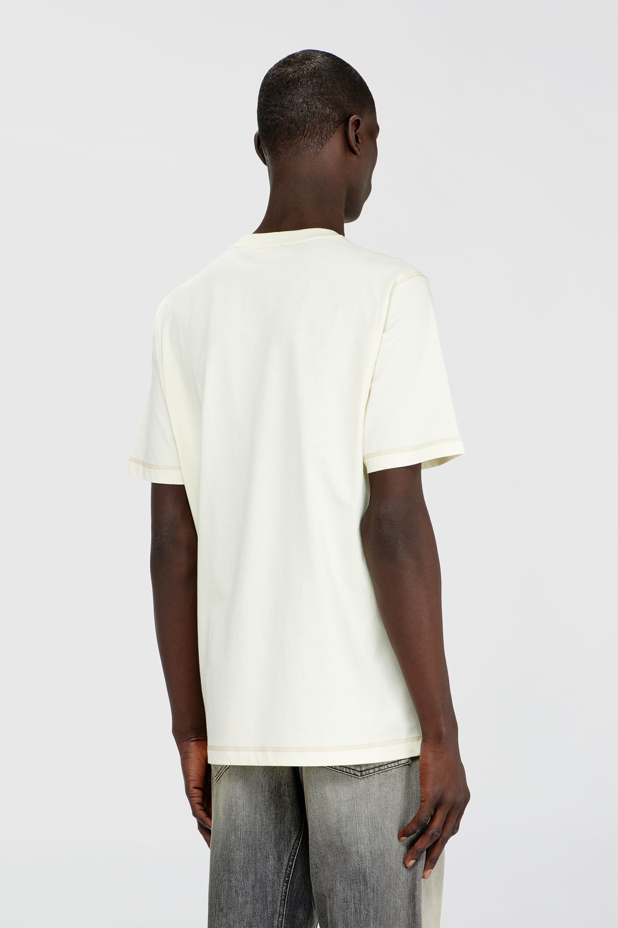 Diesel - T-ADJUST-NOTCH, T-shirt classique avec &eacute;cusson brod&eacute; Homme in Blanc - 4