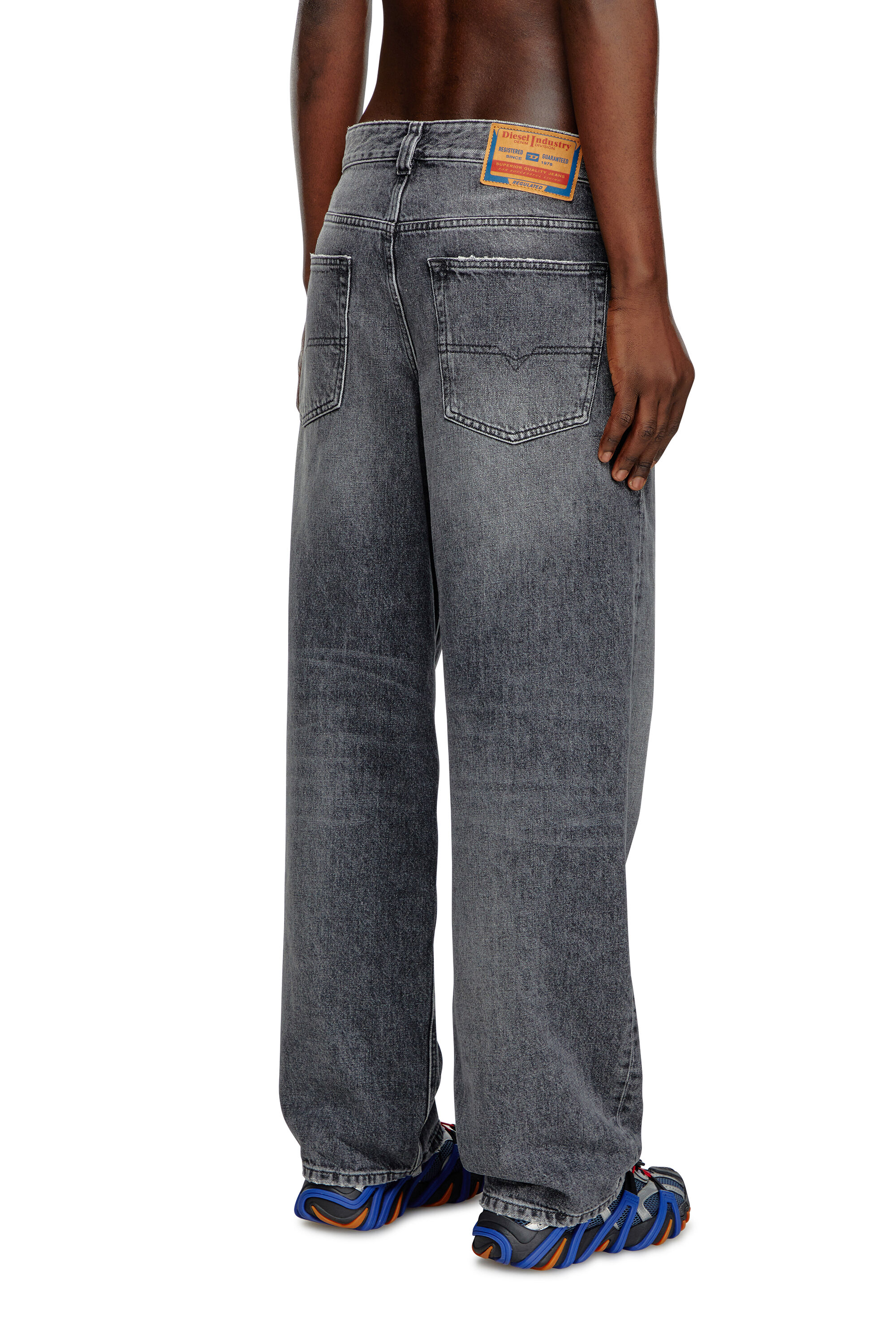 Diesel - Relaxed Jeans 2001 D-Macro 007X3 Homme, Gris foncé - Image 4