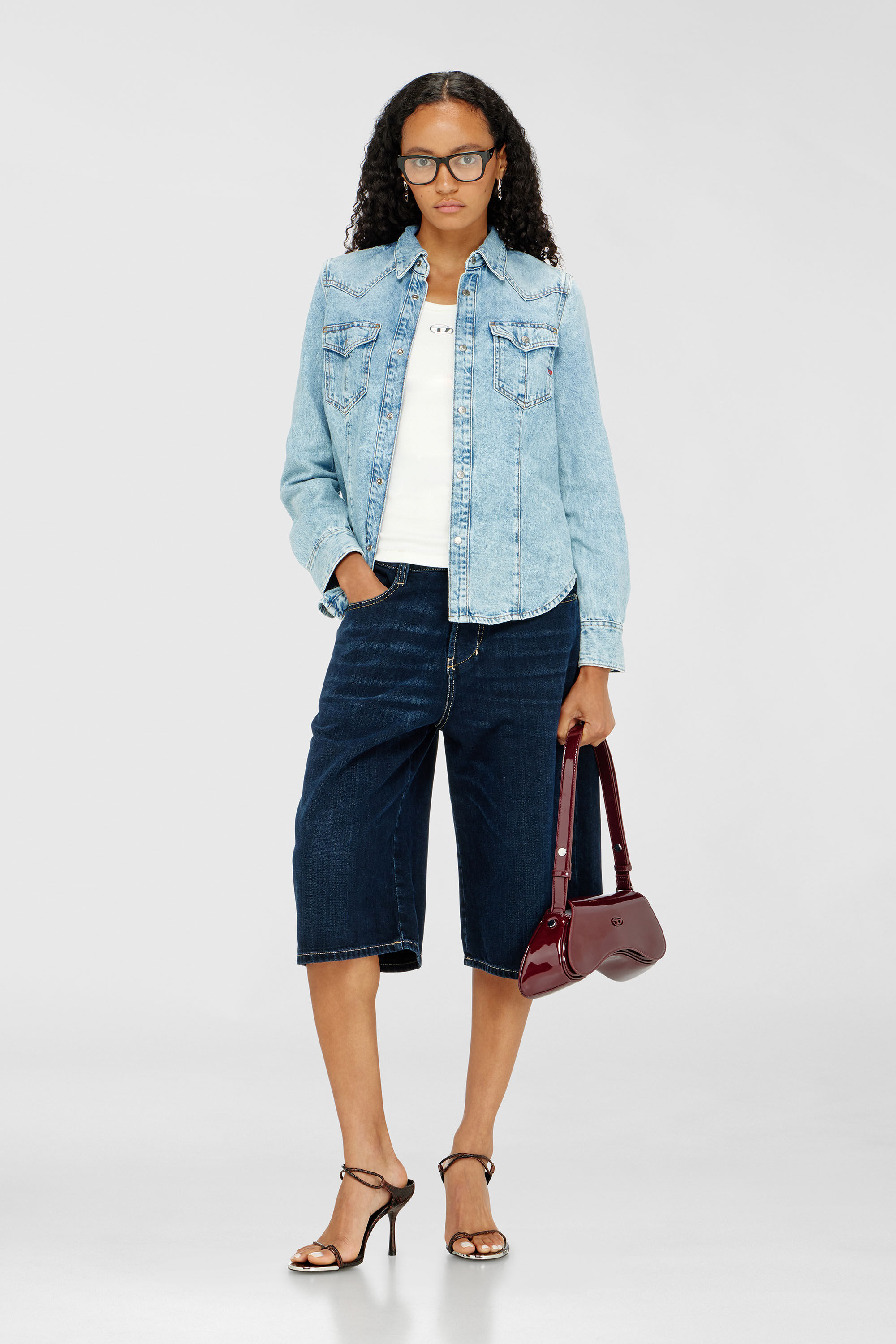 Diesel - T-ANKI-OD, D&eacute;bardeur ajust&eacute; c&ocirc;tel&eacute; avec Ovale D m&eacute;tallique Femme in Blanc - 1