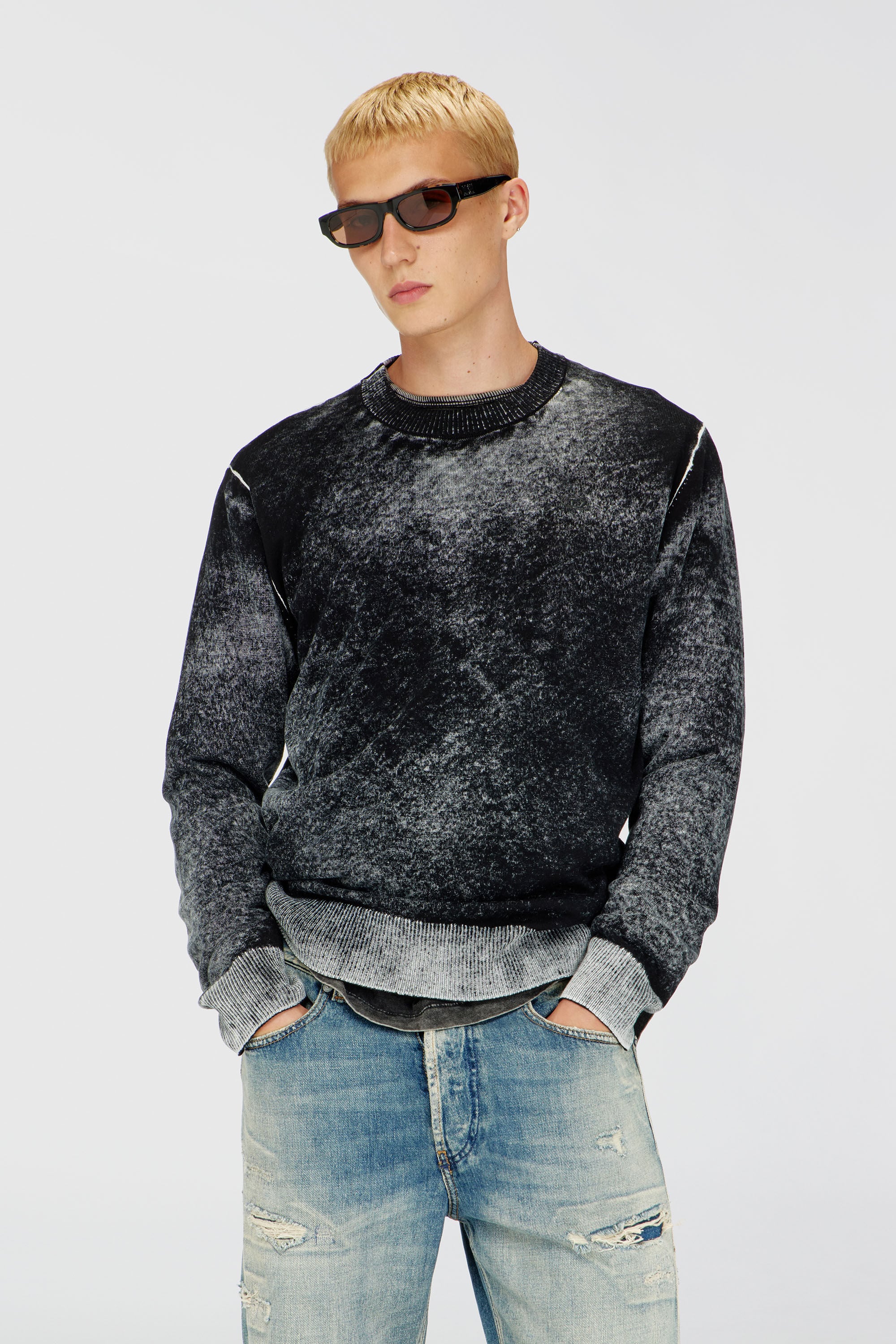 Diesel - K-LAURENT, Pull avec impression invers&eacute;e d&eacute;color&eacute;e Homme in Noir - 3