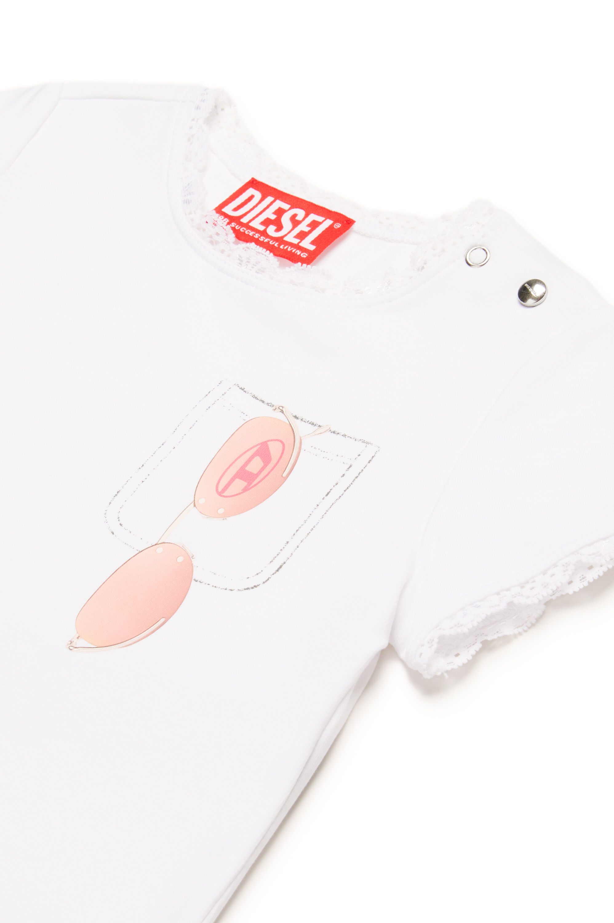 Diesel - TLUCIB, T-shirt avec finitions en dentelle et imprimé lunettes de soleil Femme in Blanc - 3