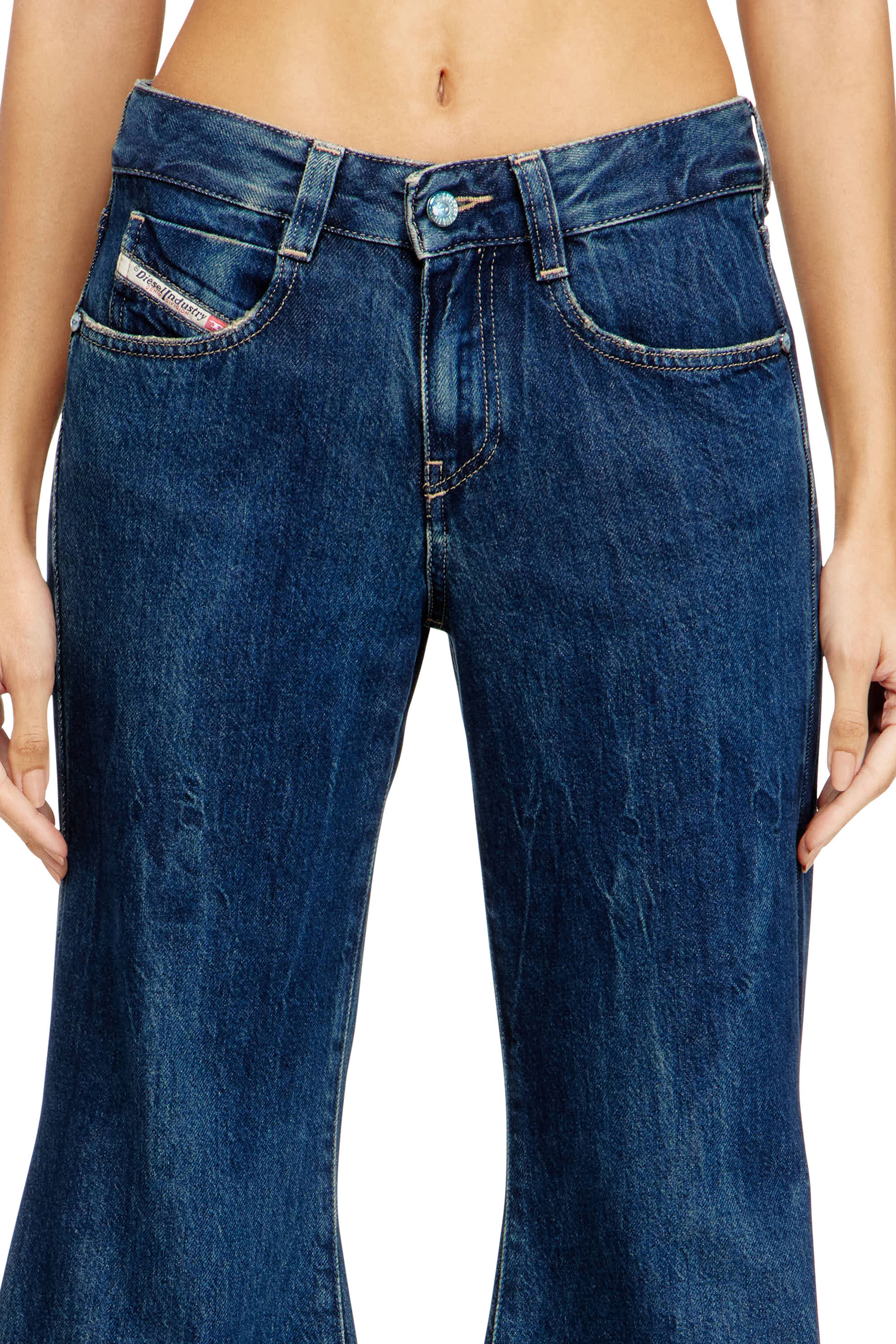 Diesel - Flare Jeans 1970 D-Bleess 09N61 Femme, Bleu moyen - Image 5