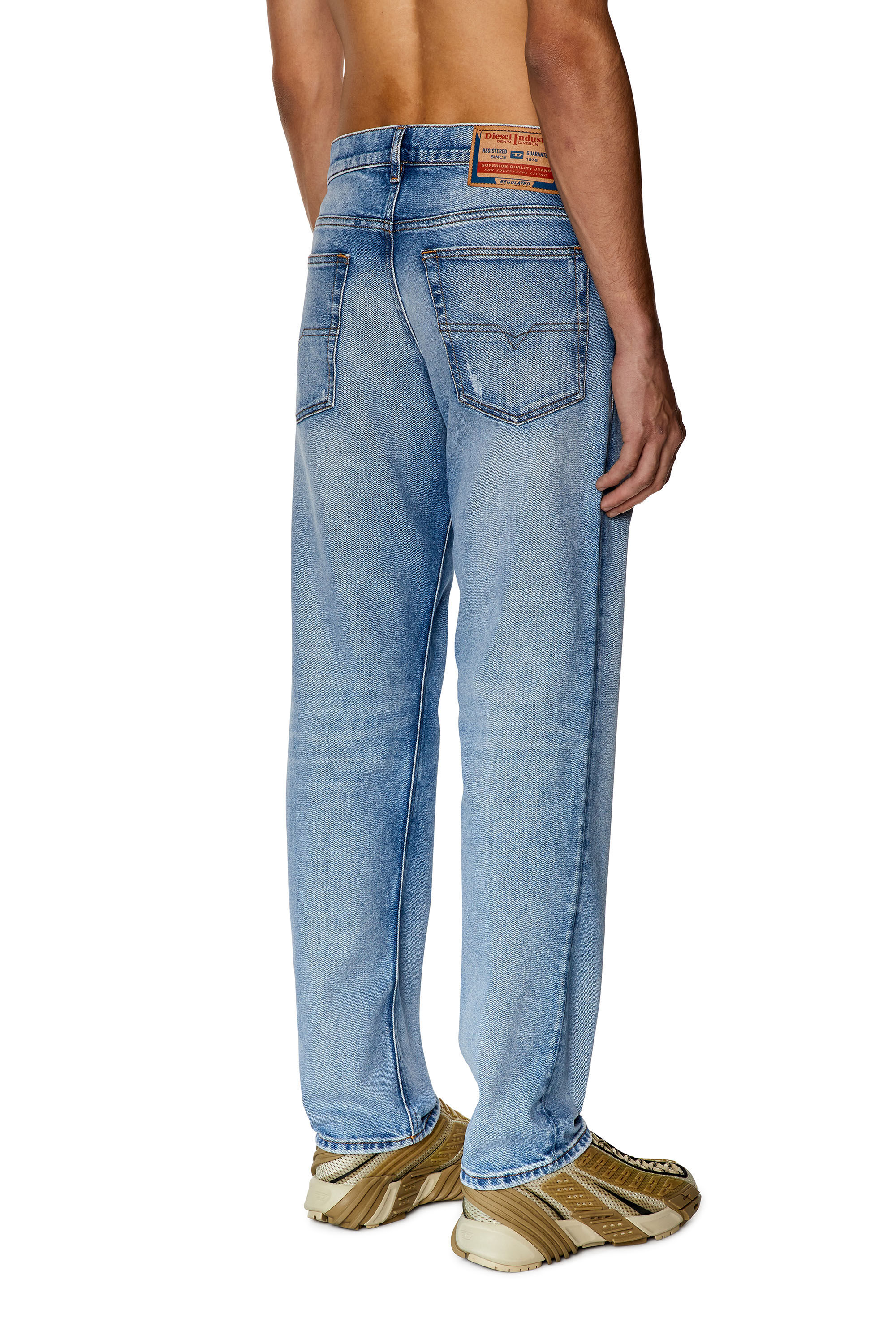 Diesel - 2023 D-Finitive 09G24 Tapered Jeans, Bleu Clair - Image 4