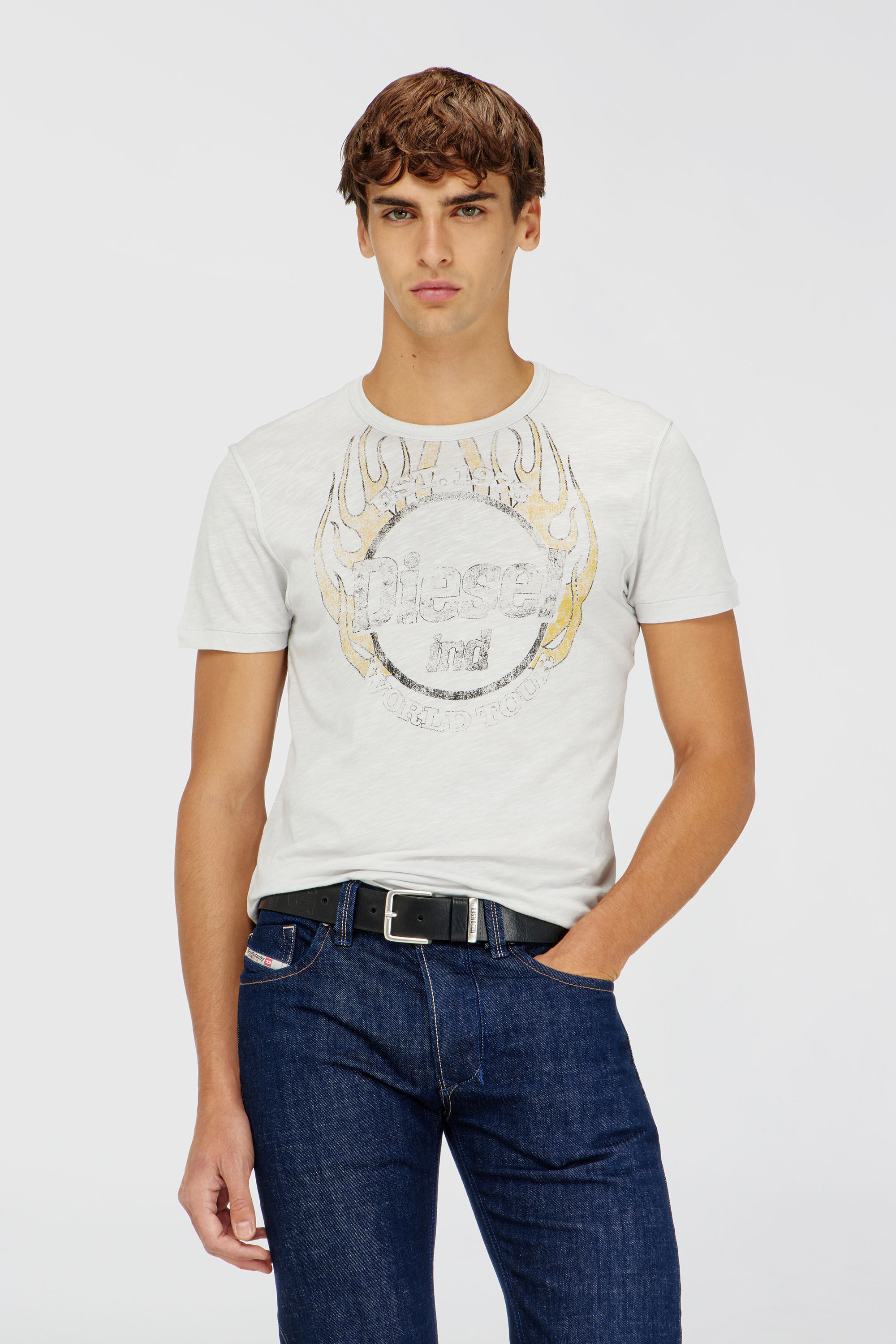 Diesel - T-NOTS, T-shirt en jersey flamm&eacute; avec imprim&eacute; craquel&eacute; Homme in Blanc - 3