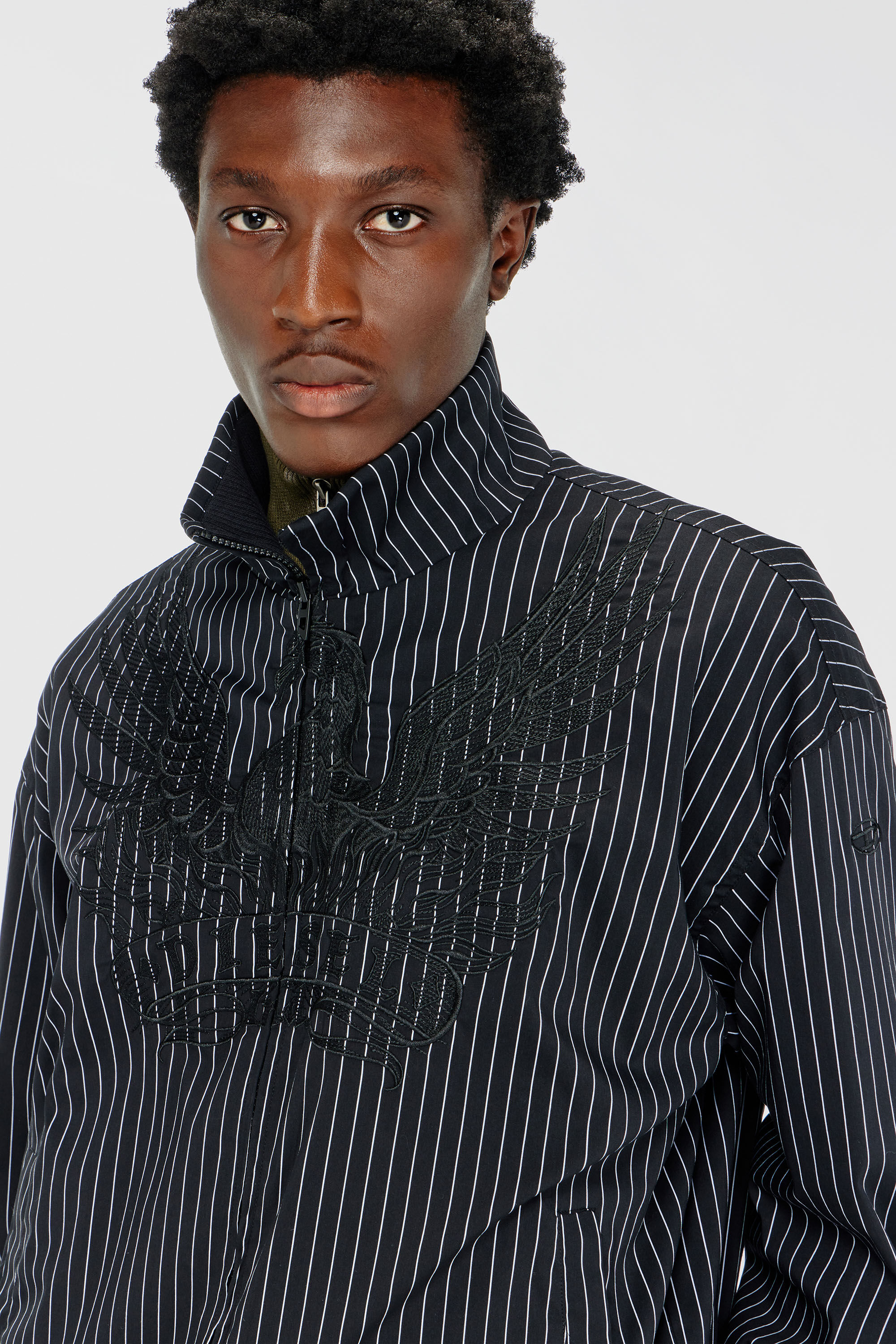 Diesel - J-CORSAR-NJCA, Veste en nylon &agrave; rayures avec broderie Phoenix Homme in Noir - 5
