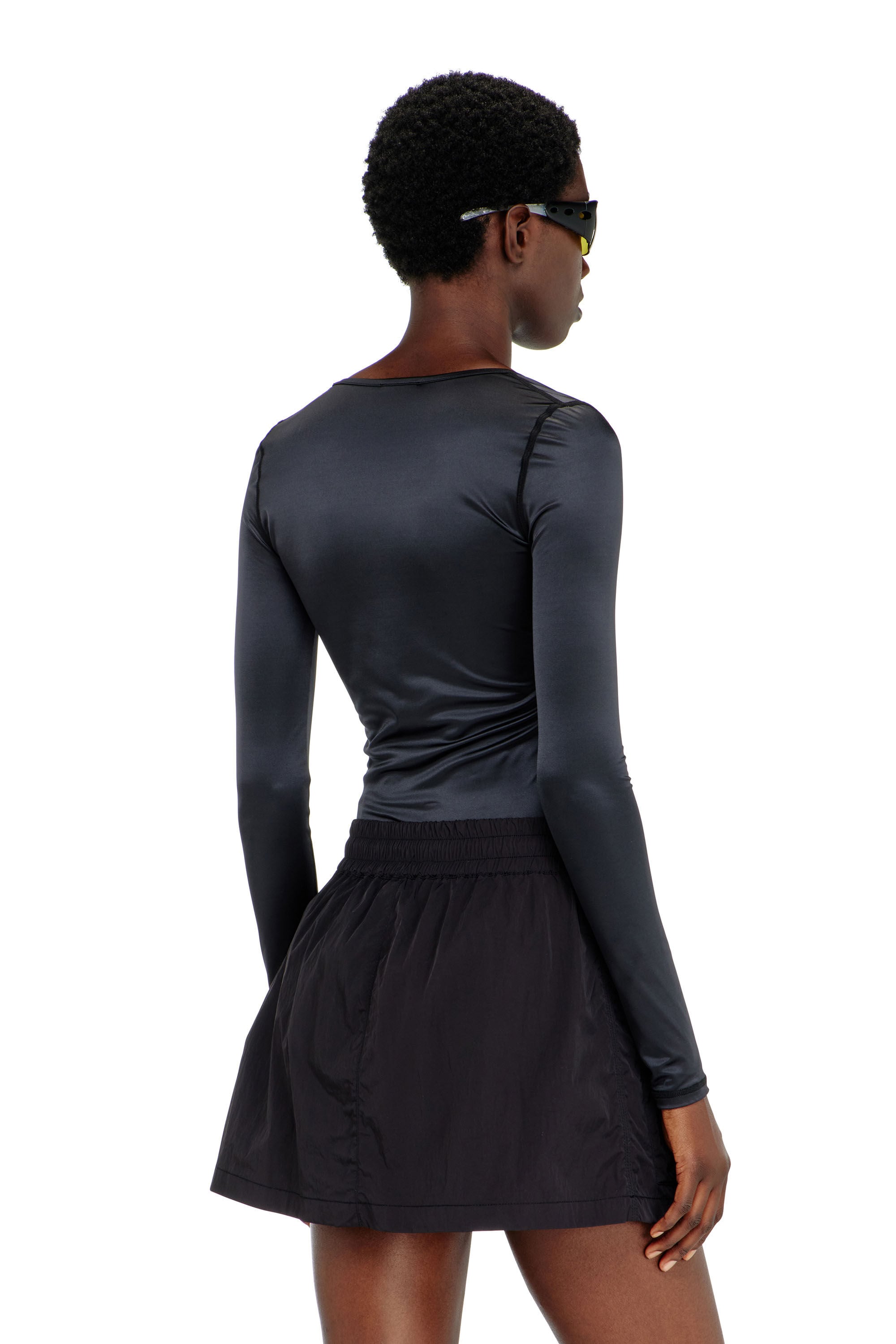 Diesel - T-ELPHIN-LS, Top slim en nylon &agrave; encolure d&eacute;gag&eacute;e avec Logo Oval D brod&eacute; Femme in Noir - 4