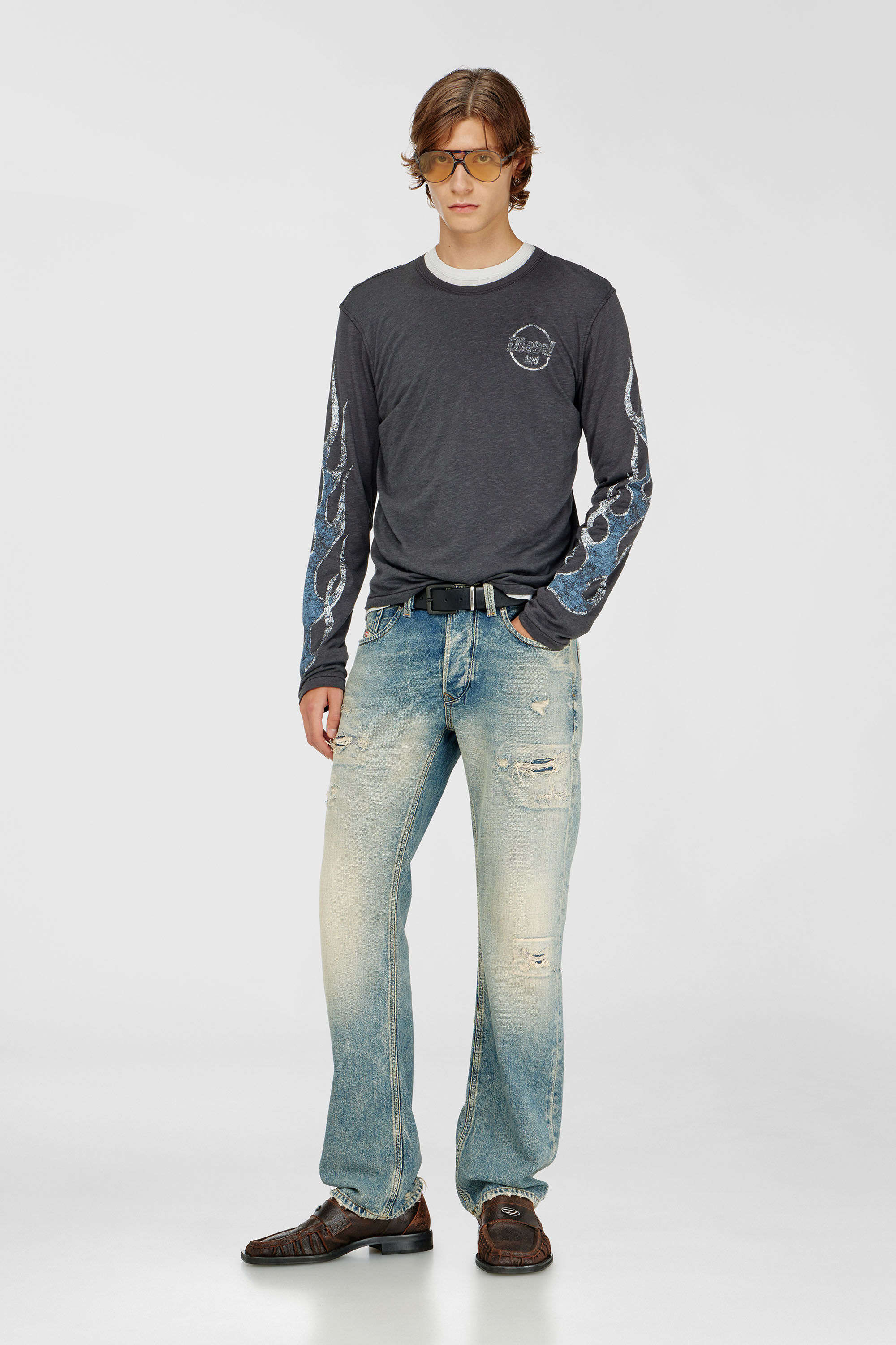 Diesel - T-NOTS-LS, T-shirt manches longues en jersey flamm&eacute; avec imprim&eacute; craquel&eacute; Homme in Gris - 1