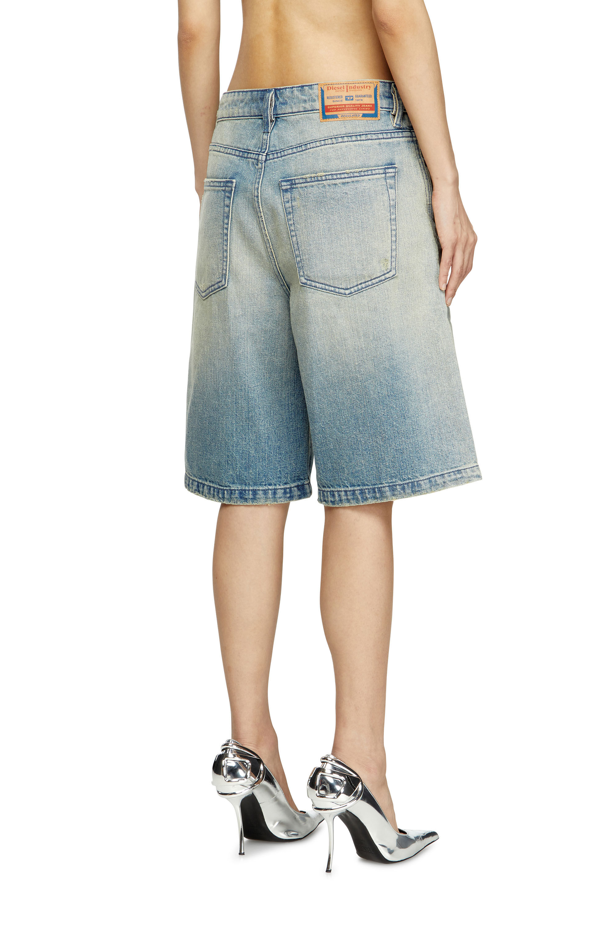 Diesel - DE-SIRE-SHORT, Short en denim effet vieilli Femme in Bleu - 4