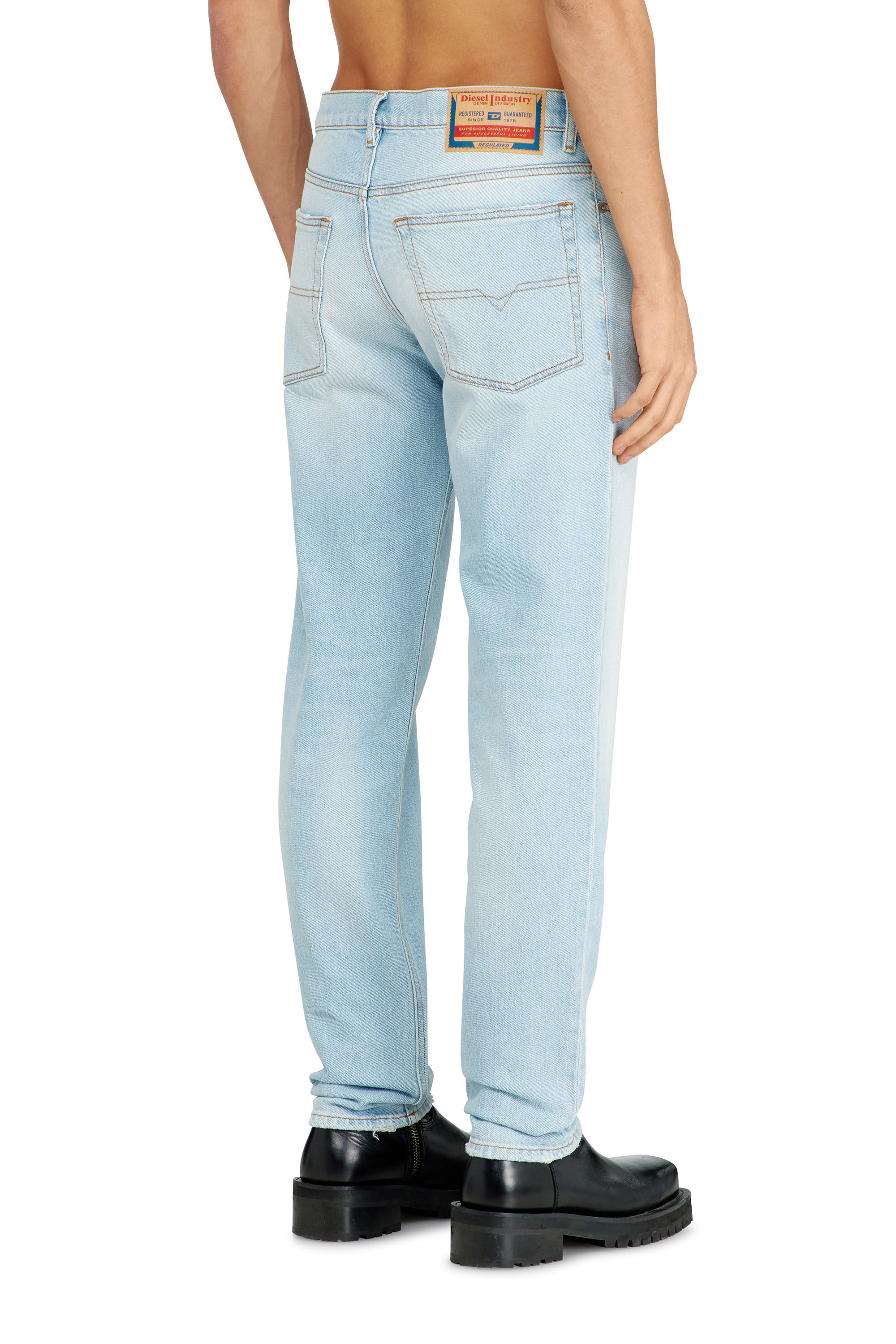 Diesel - Regular Jeans 2023 D-Finitive 09N54 Homme, Bleu Clair - Image 4