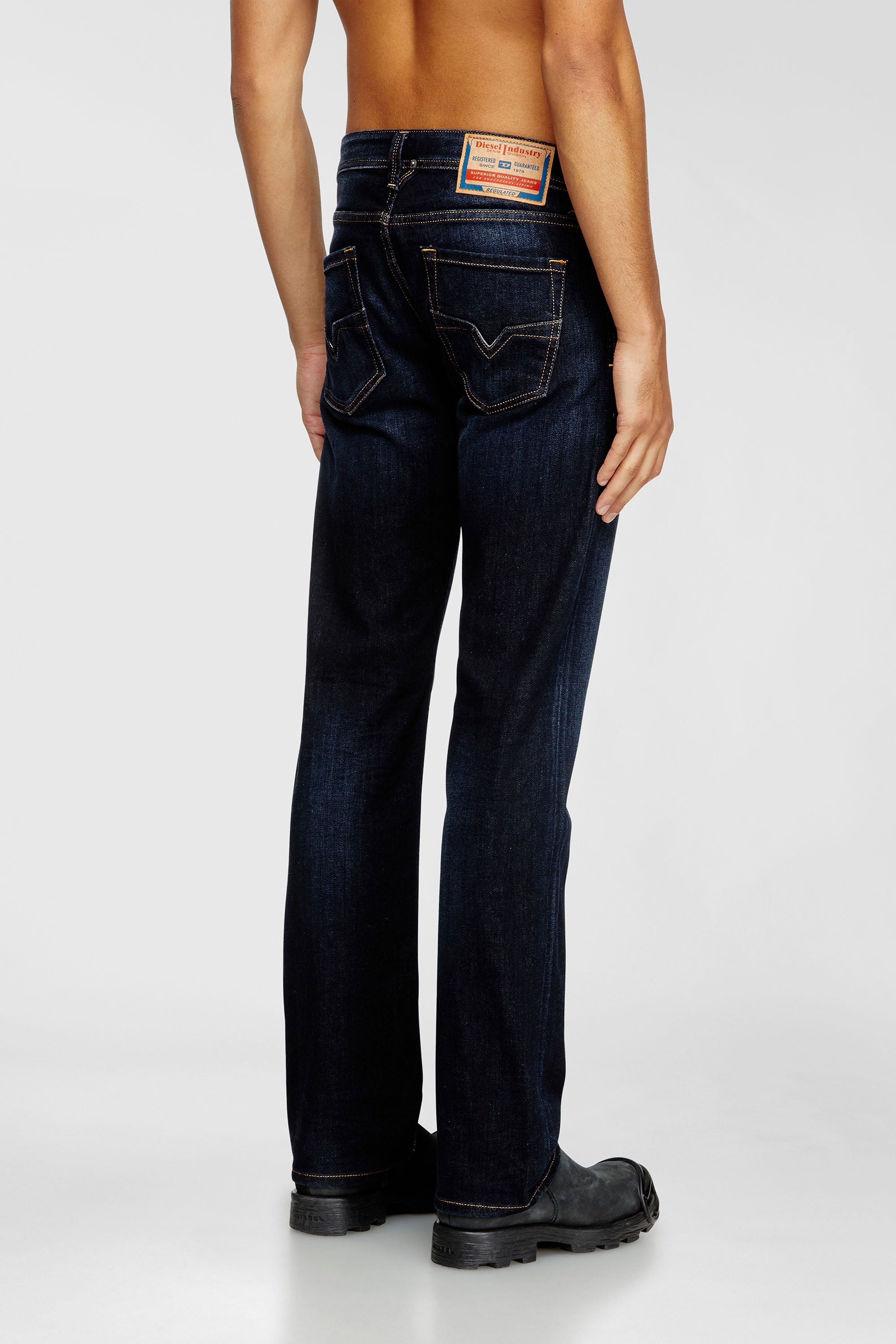 Diesel - Regular Jeans 1985 Larkee 009ZS Homme, Bleu Fonc&eacute; - Image 3