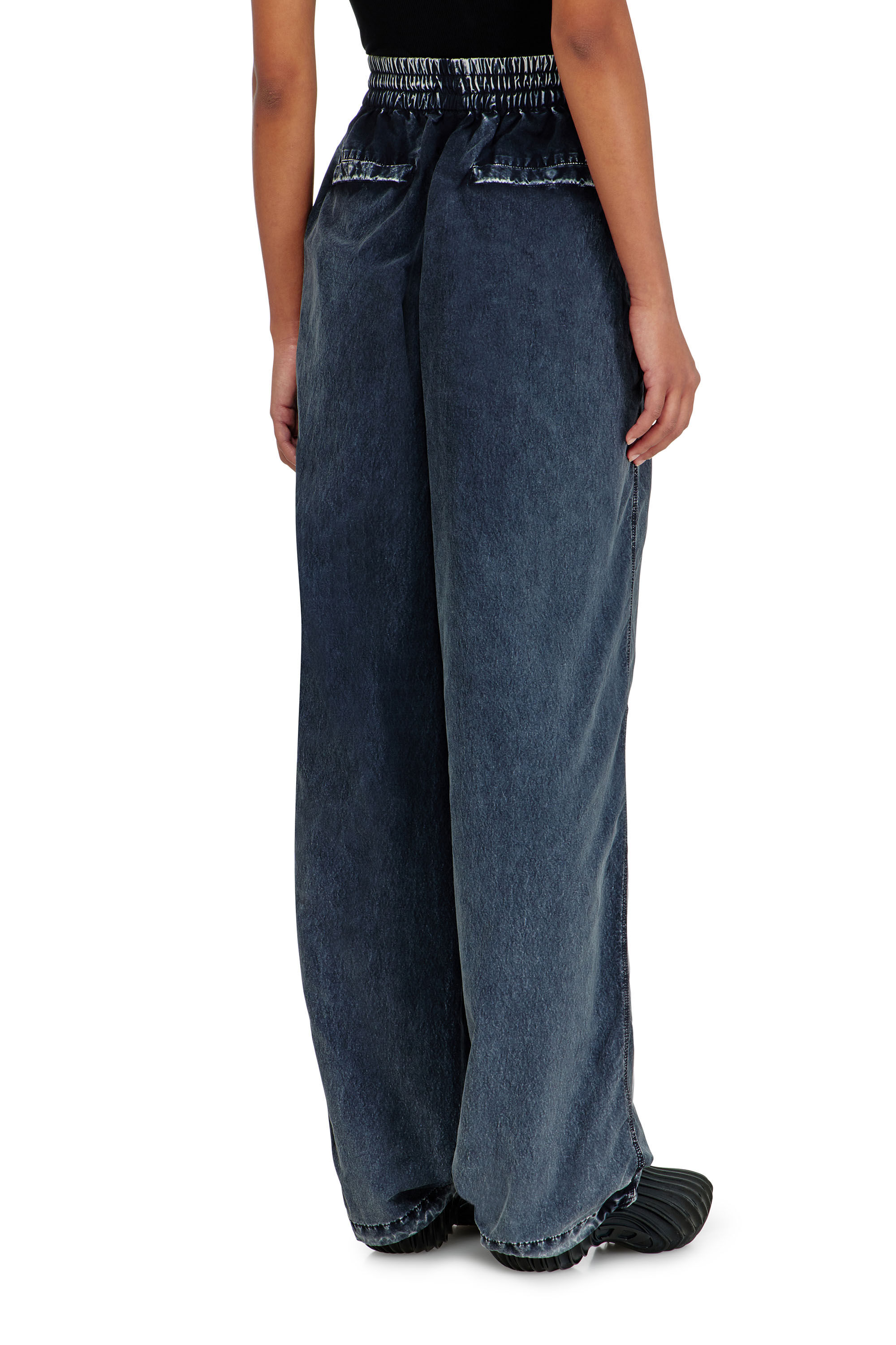 Diesel - P-APYRI, Pantalon acid-wash en nylon Taslan Femme in Bleu - 4