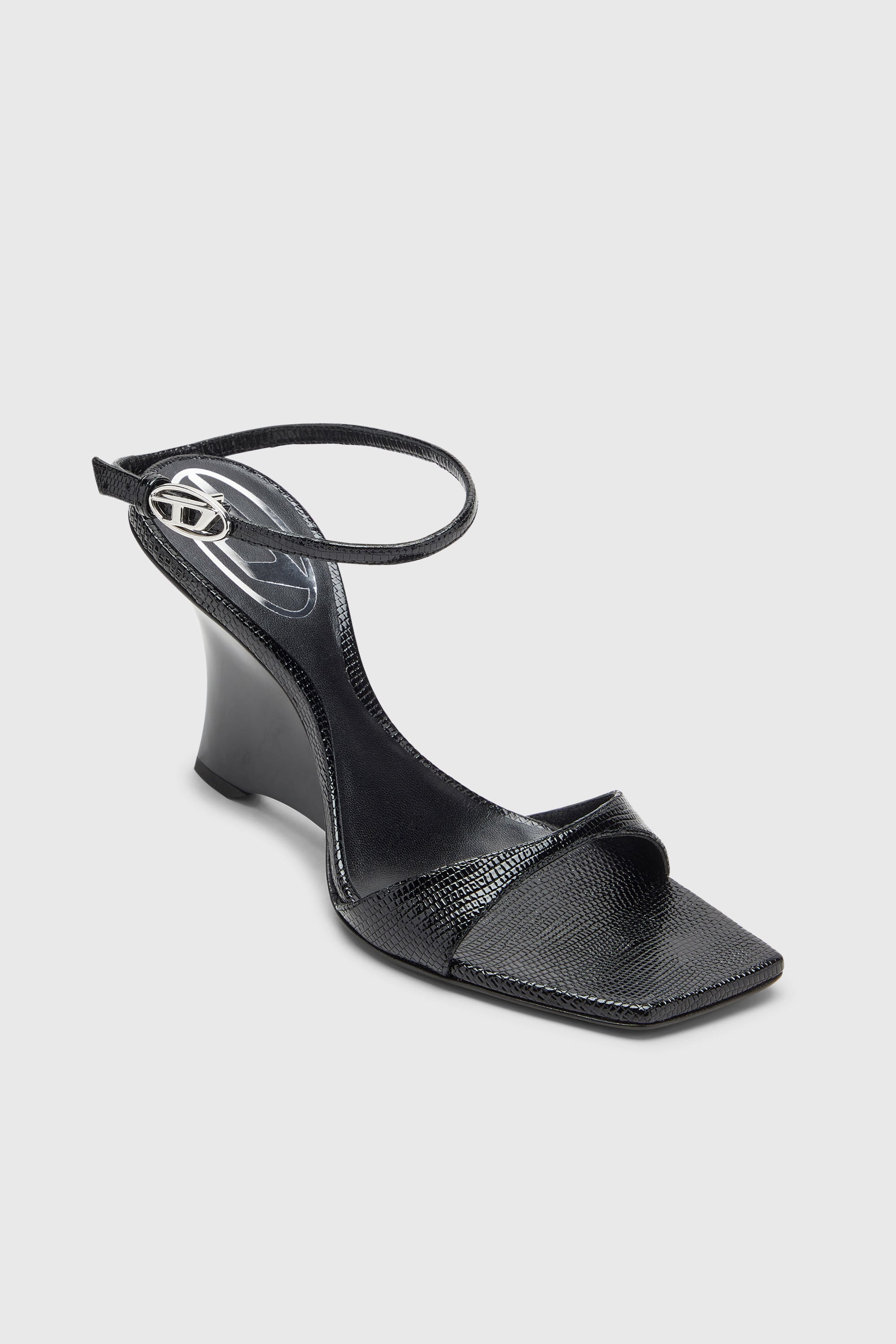 Diesel - D-AMBER SANDAL WEDGE, D-Amber-Sandales &agrave; talons compens&eacute;s en cuir effet l&eacute;zard Femme in Noir - 4