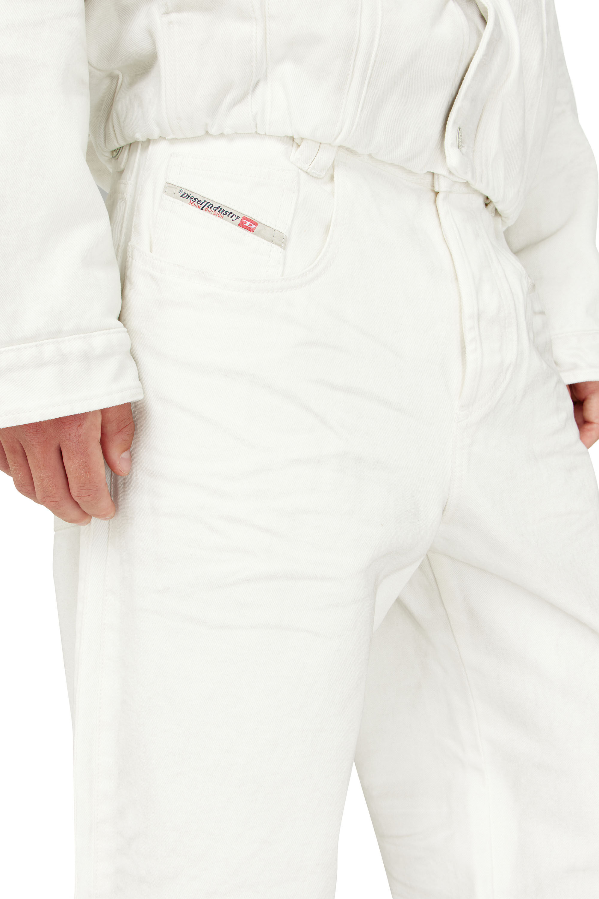 Diesel - Relaxed Jeans 1982 D-Hakou 007GG Mixte, Blanc - Image 9