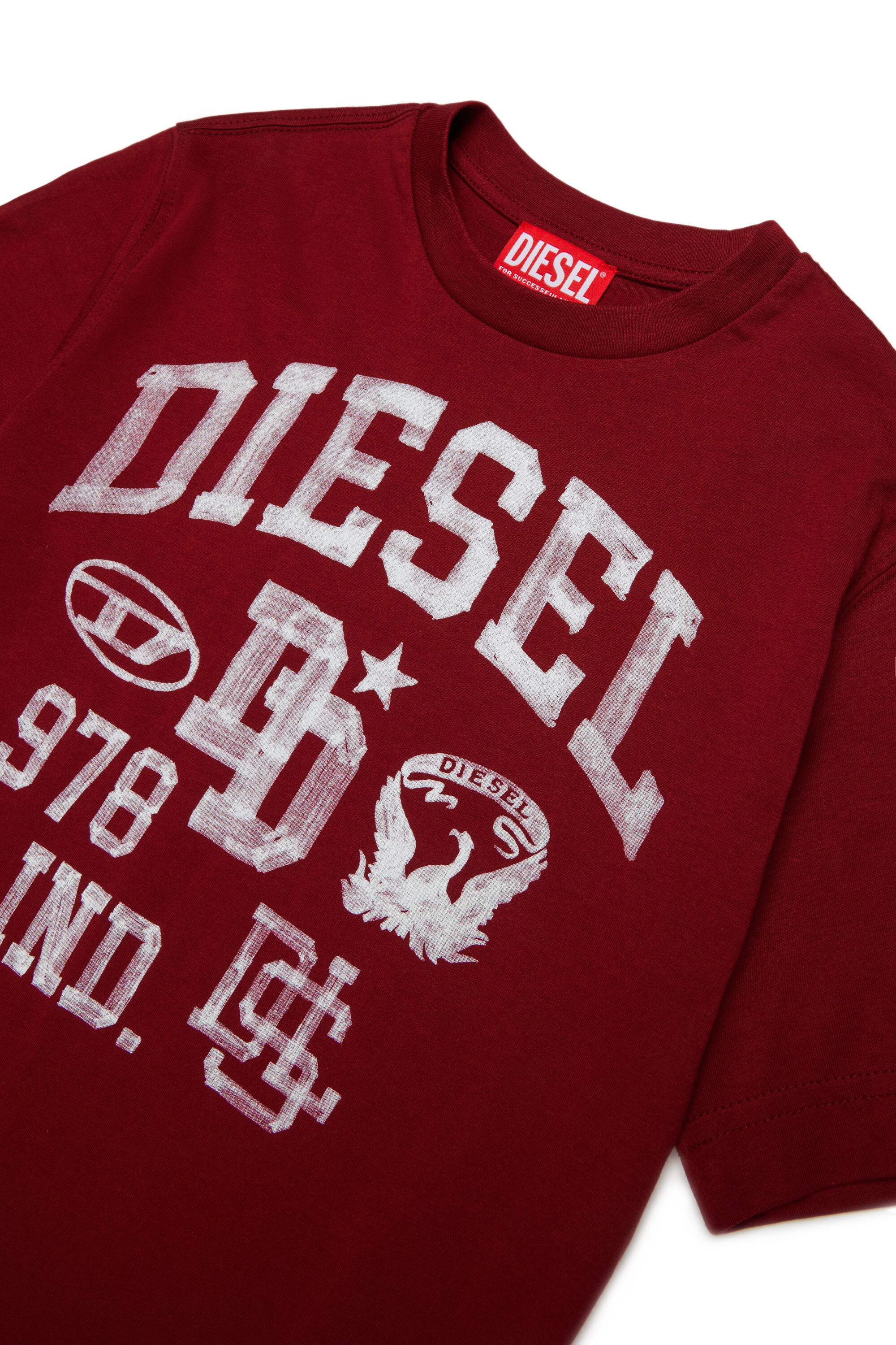 Diesel - TBAND OVER, T-shirt en coton avec motifs varsity Homme in Rouge - 3