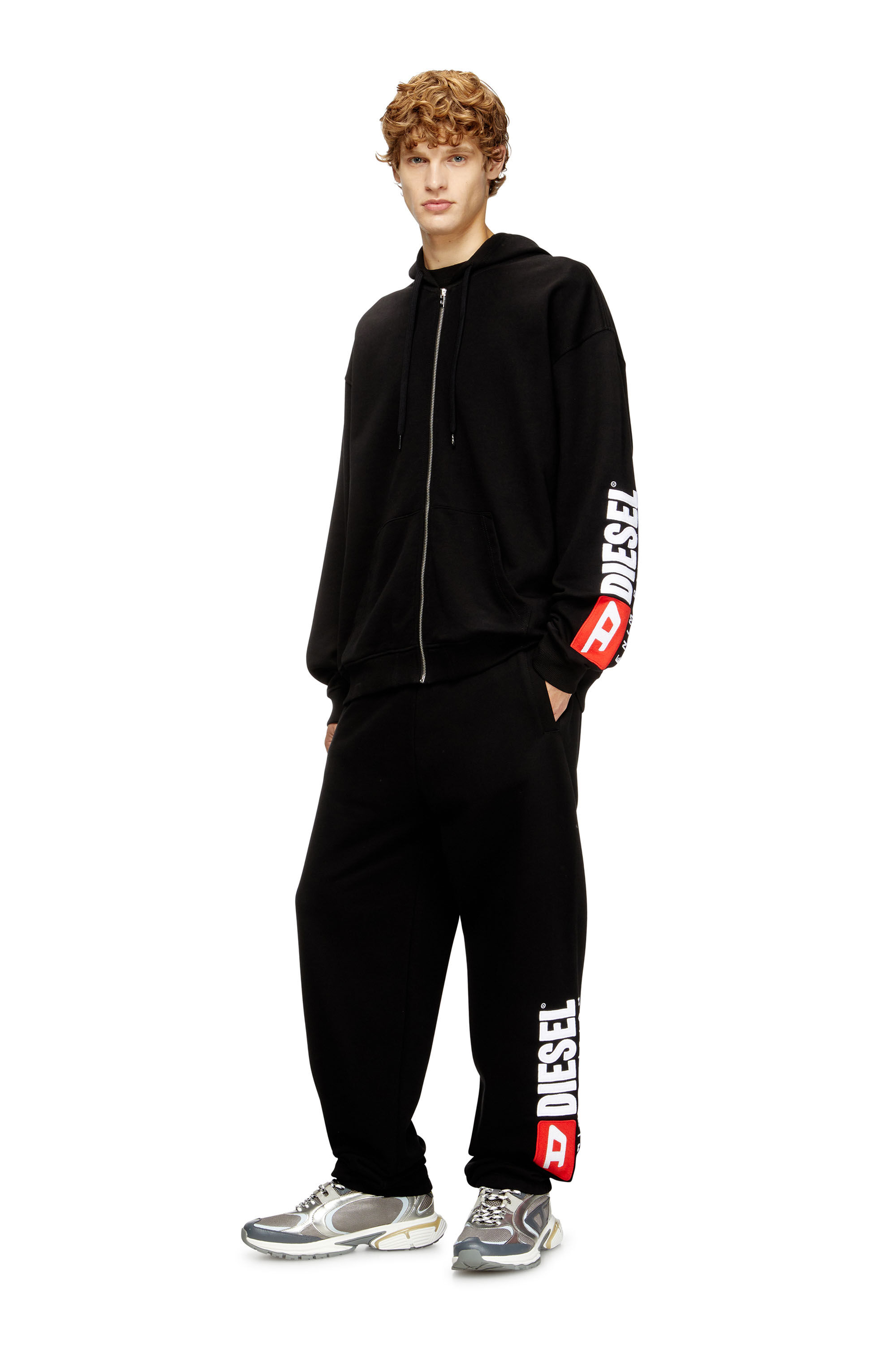 Diesel - P-MARKY-DIV, Pantalon de survêtement en coton avec patch Diesel Homme in Noir - 1